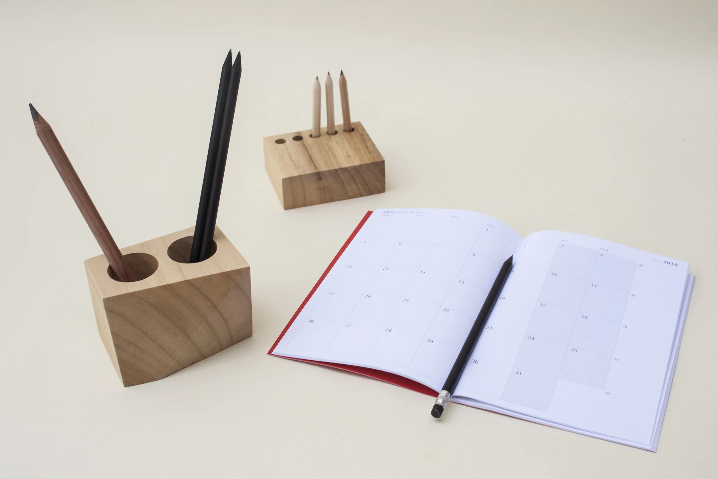 7_Pencil_Holder_octagon_design_cube_planner.jpg