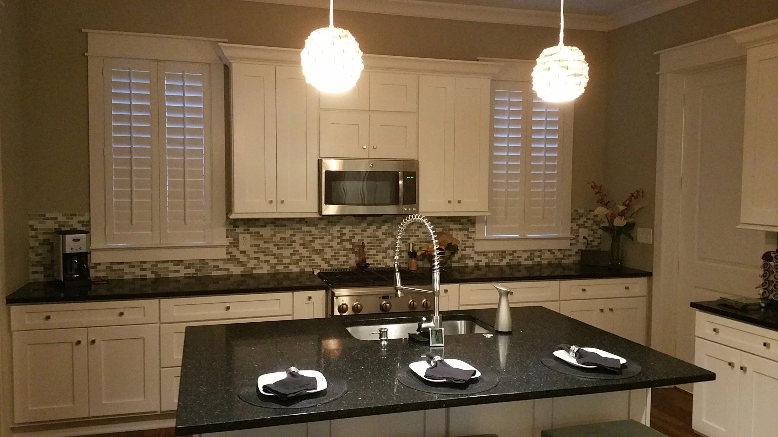 Fern's Kitchen (wide picture).jpg