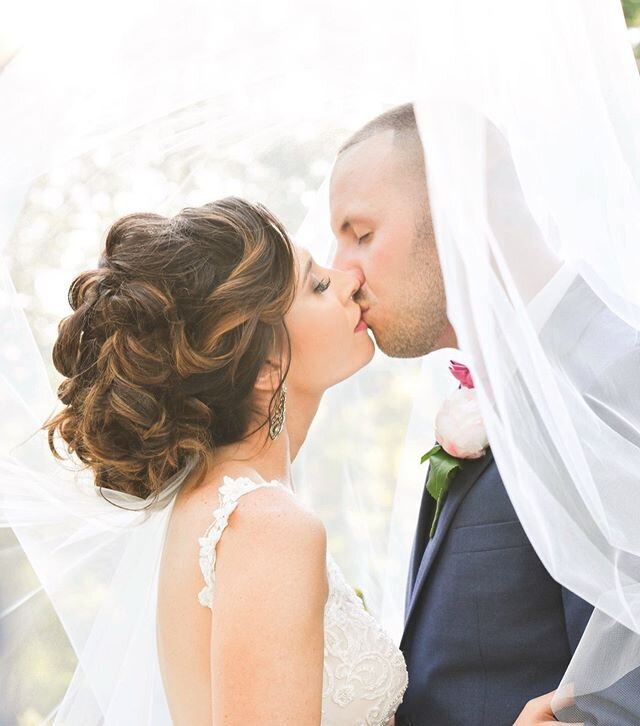 ✨🤍 &bull;
&bull;
&bull;
&bull;
hair &amp; makeup: @chroma_salon1635 @makeup_paintress 
#weddings #pittsburgh #art #portraits #love #brides #weddinginspo #findthelight #veil #inlove #ido #weddedwonderland #adventure #storyteller