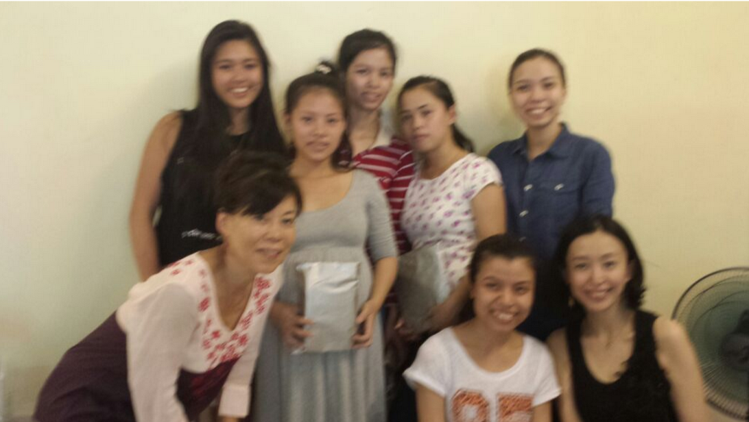 Junko, Lung, Be, No, Mi , Mi, Aya and I at the Phu Hiep shop