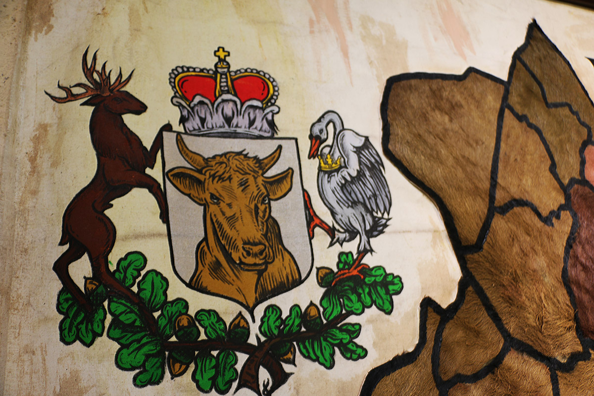 Map Limburg 2017 Wood, acrylic paint, cow skin, canvas. 200 x 200 cm © Tom Herck