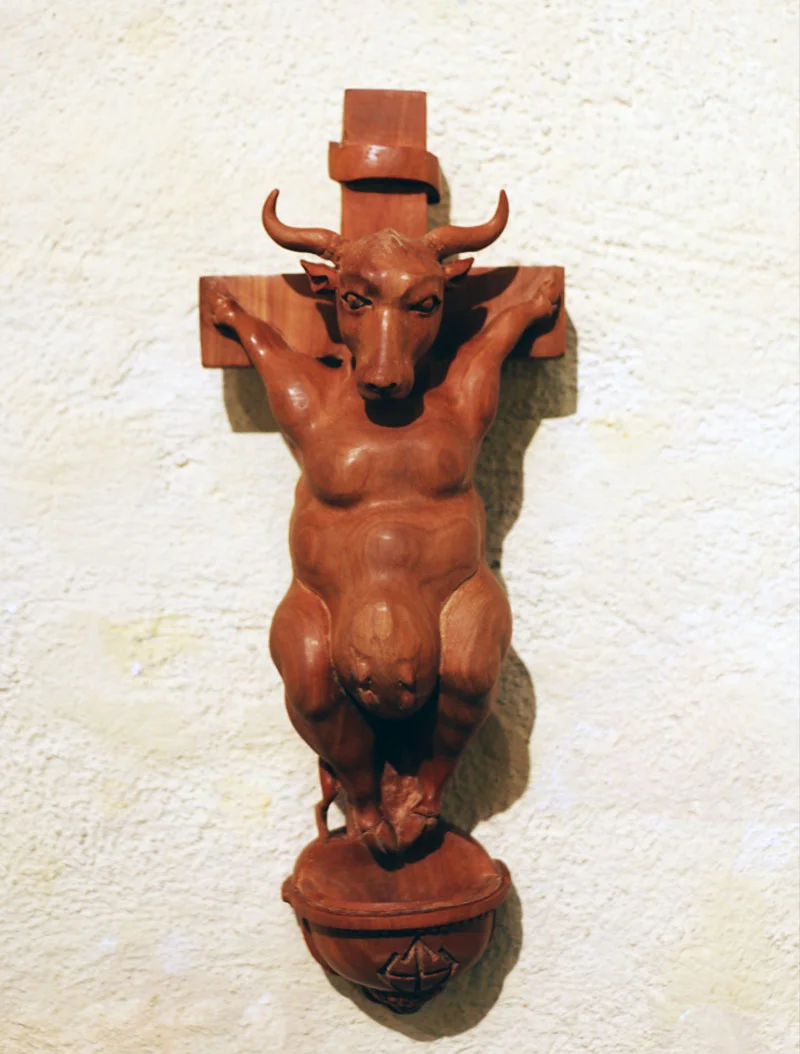 Holy cow milk font 2017 Wood 20 x 8 cm © Tom Herck
