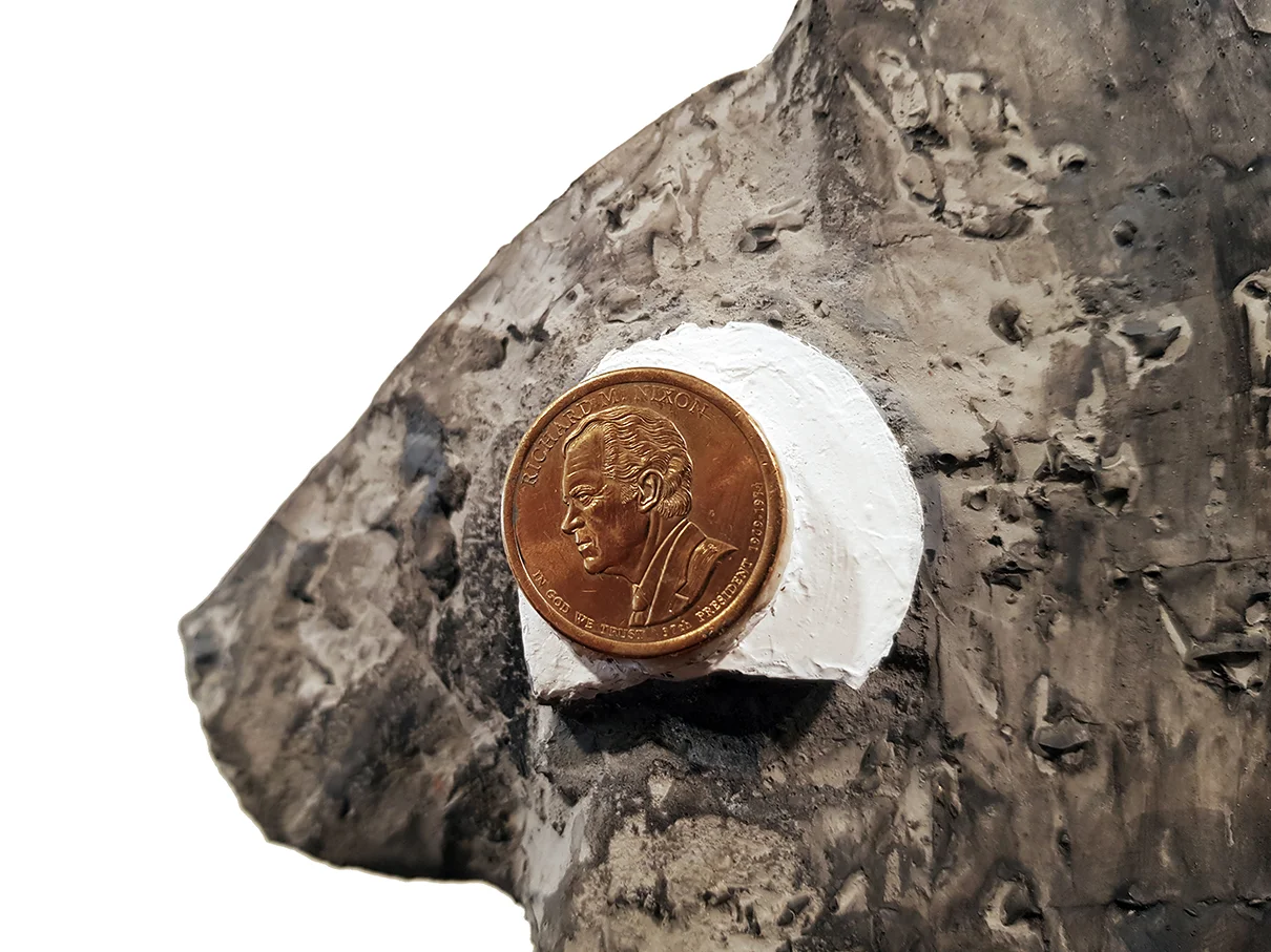 The War On Drugs 2019 Concrete piñata Close-up. USA $1 Dollar Richard M. Nixon Manganese-brass coin 2,6 ∅ cm © Tom Herck