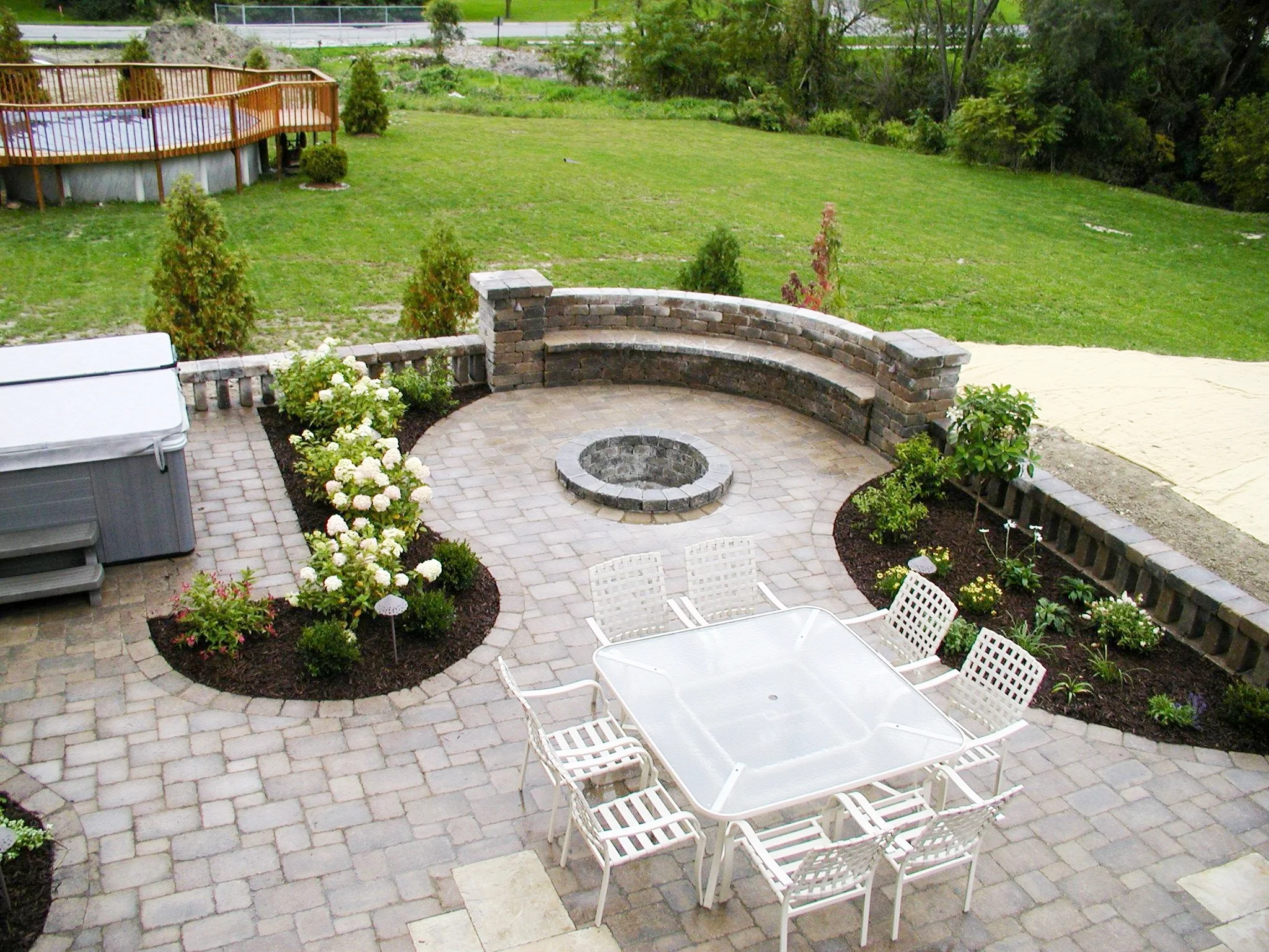 london-ontario-best-landscaper-backyard-patio-11.jpeg