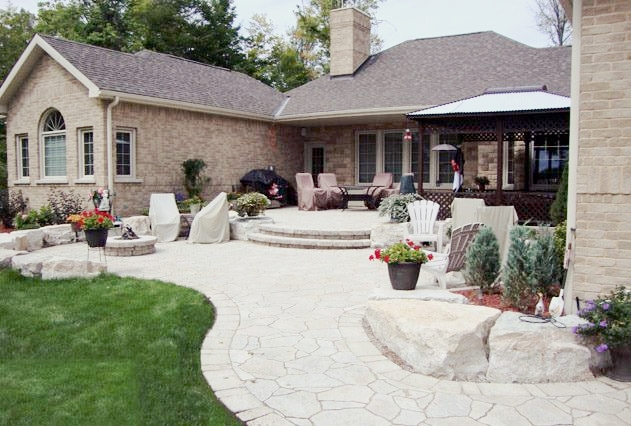 london-ontario-best-landscaper-backyard-patio-13.jpeg