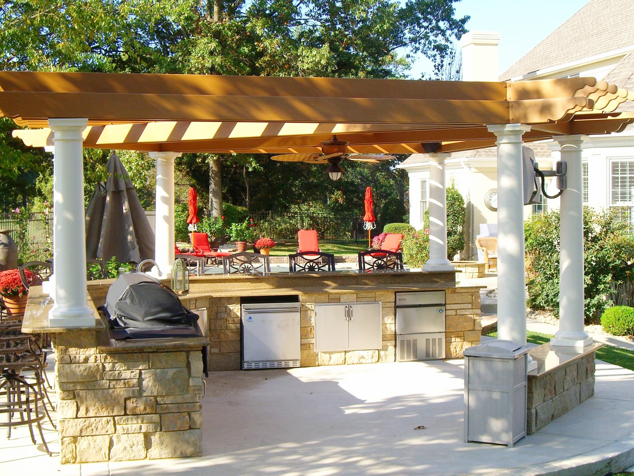 london-ontario-best-landscaper-backyard-patio-12.jpeg