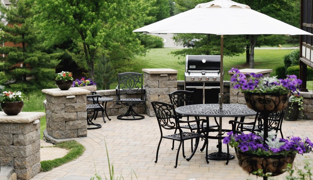 london-ontario-best-landscaper-backyard-patio-18.jpg