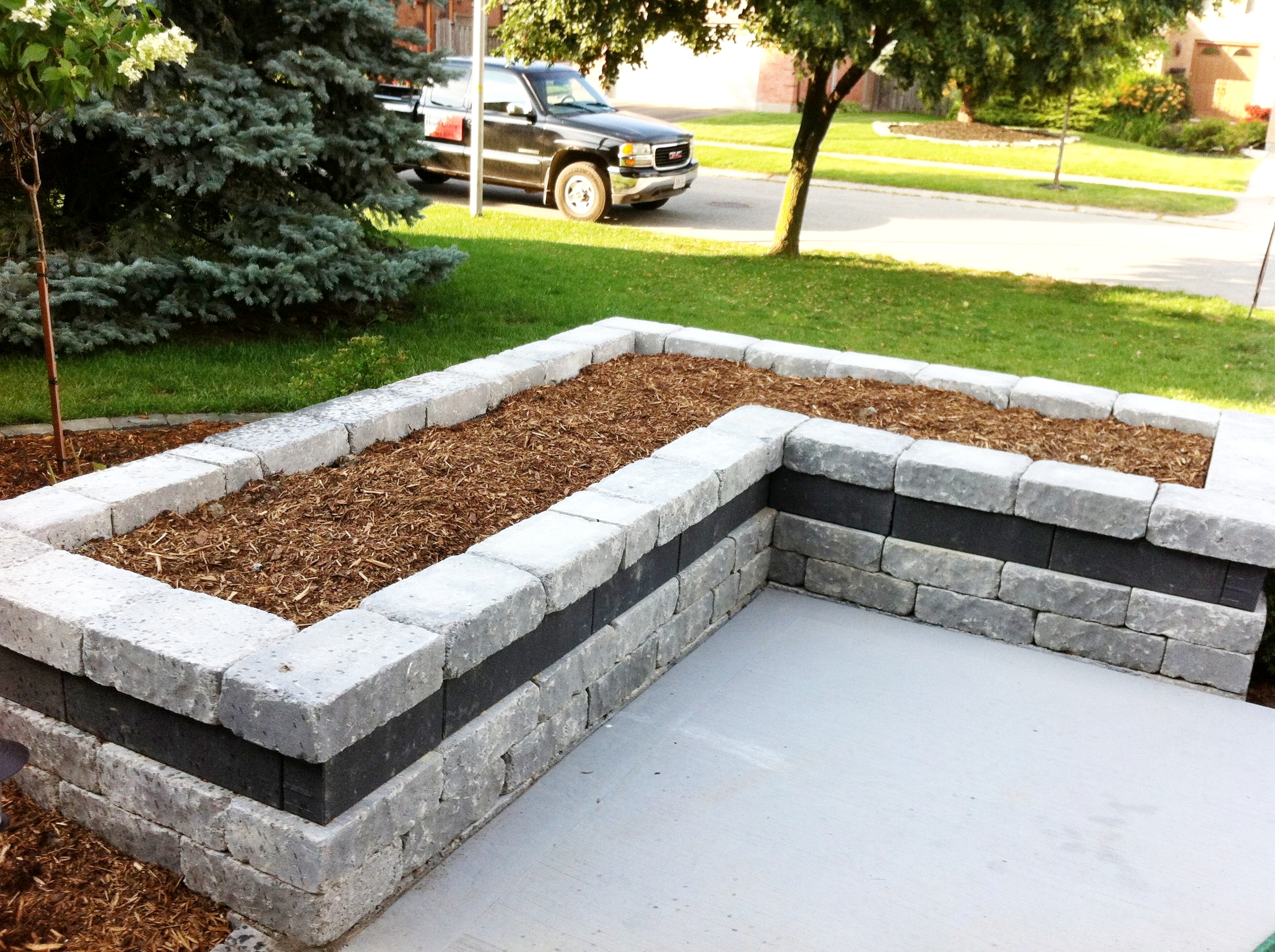 london-ontario-driveway-stone-work-landscaper-walls-15.jpeg