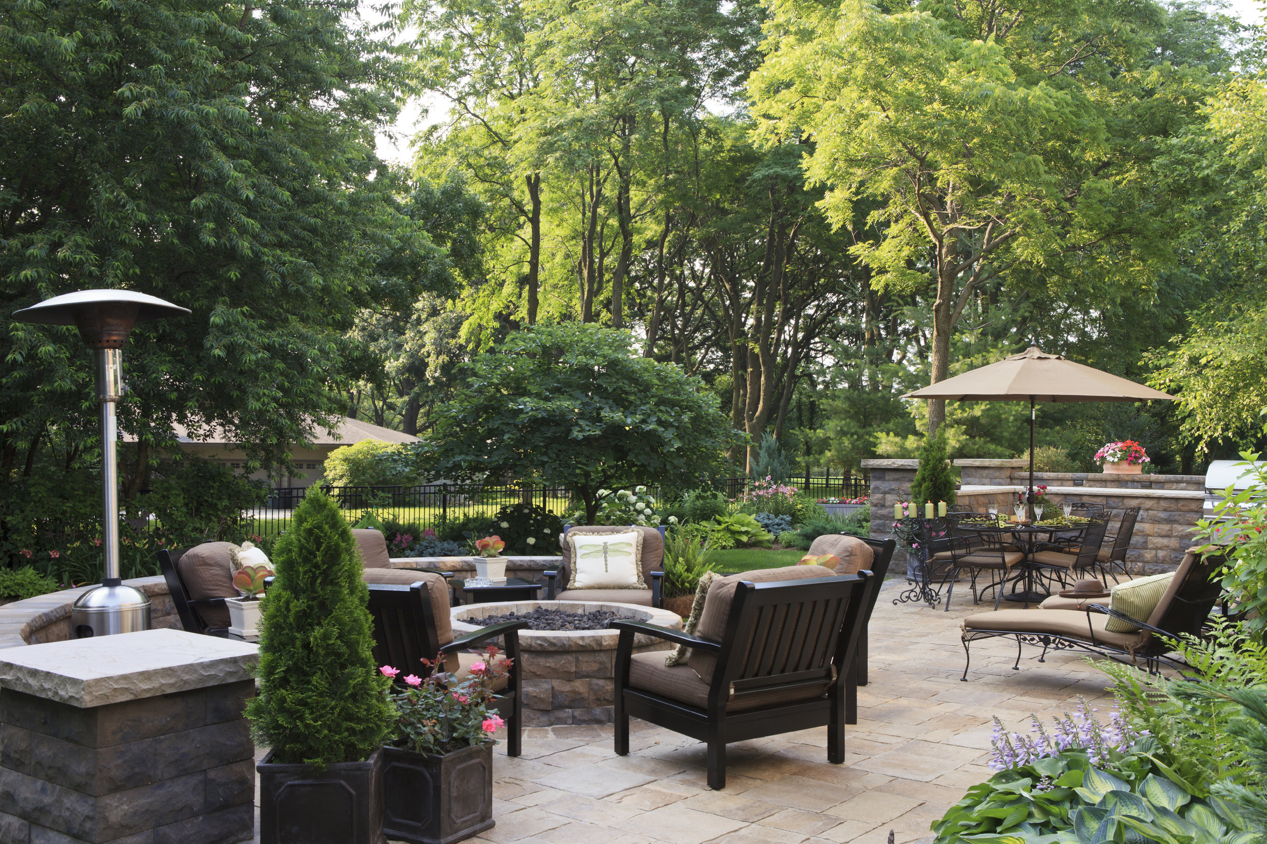 london-ontario-driveway-stone-firelpace-patio-landscaper-03.jpg