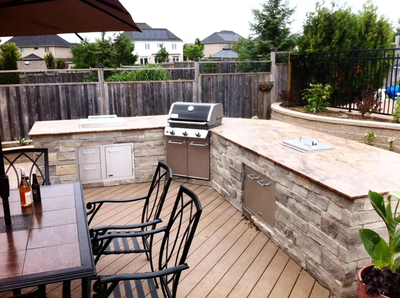 london-ontario-built-in-barbecue-bbq-grill-backyard-stone-landscaper-02.jpg