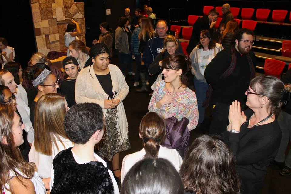 Nicole and Cast Chatting.jpg