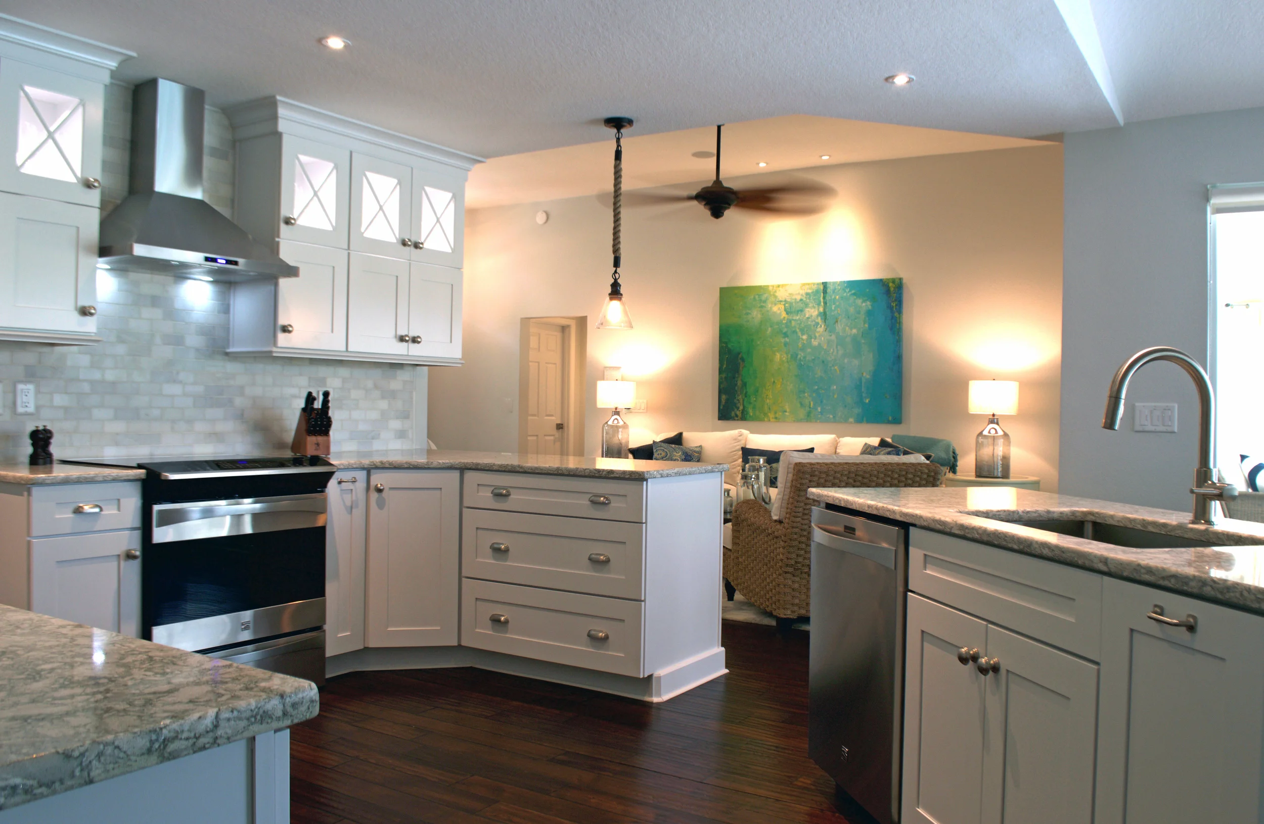 Kitchen2.jpg