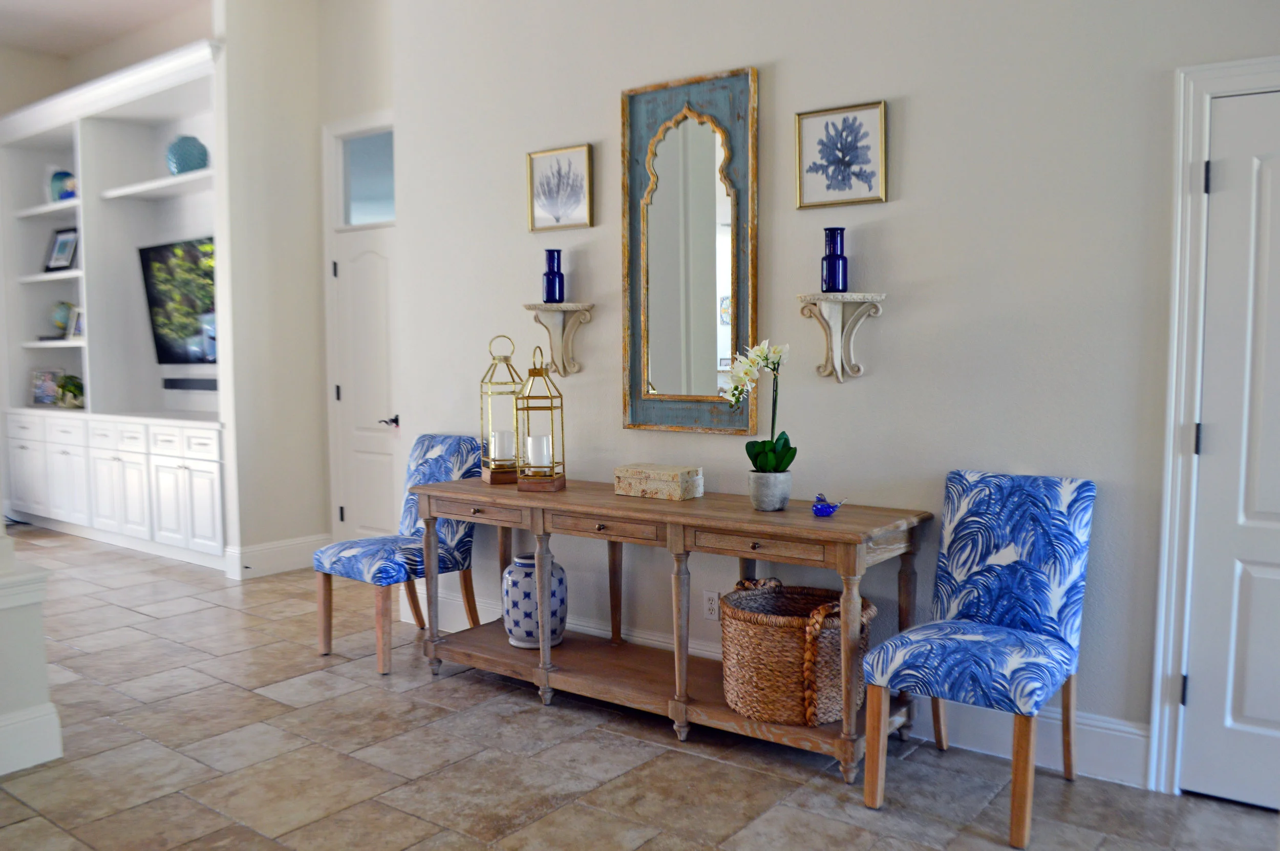Foyer1.jpg