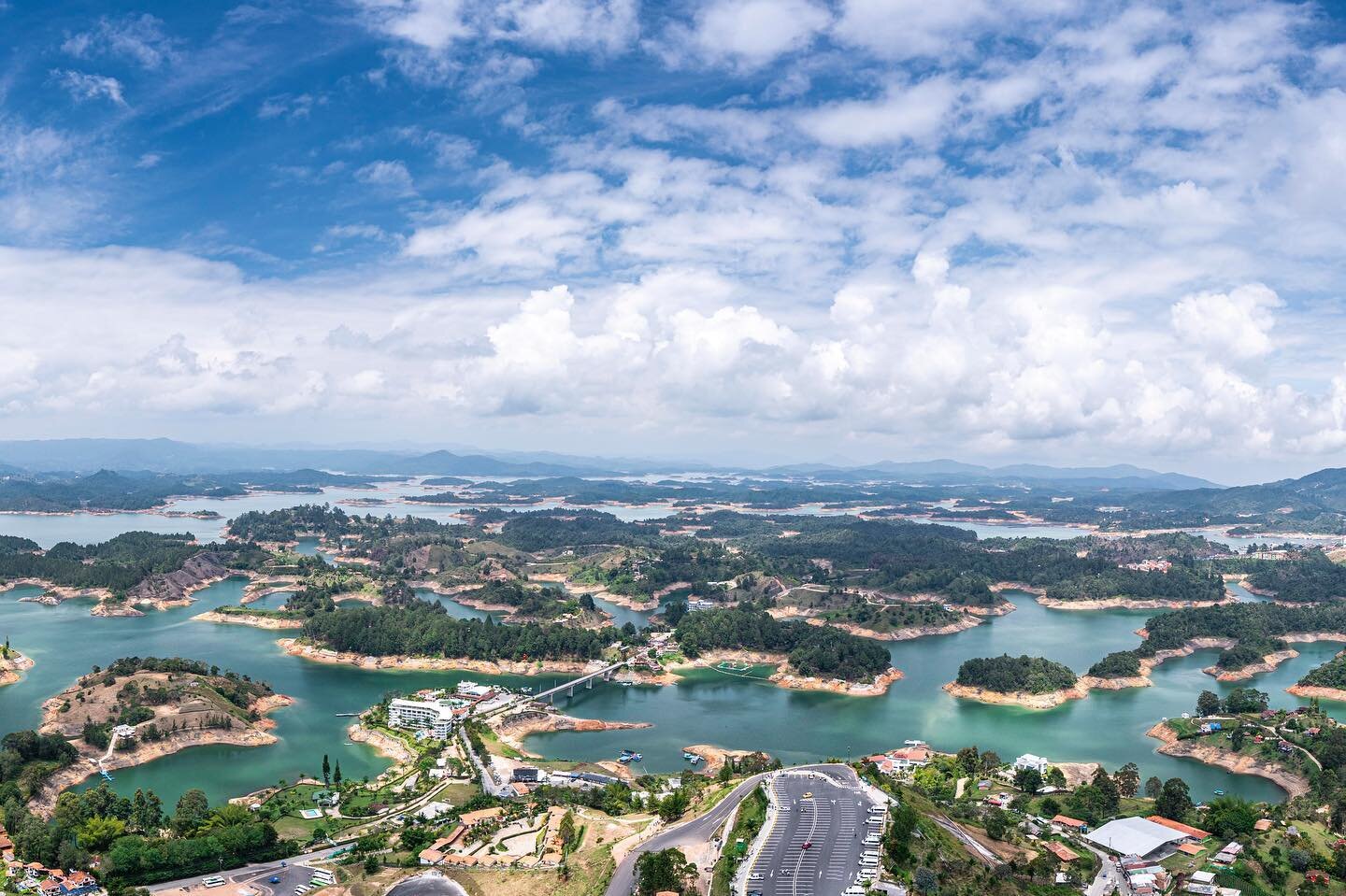 Recent Trip:
📍Piedra del Pe&ntilde;ol - Guatap&eacute;, Colombia
.
⏭ SWIPE for wider view
.
.
.
#colombia #guatape #sonyalpha @sonyalpha @southamerica #southamerica