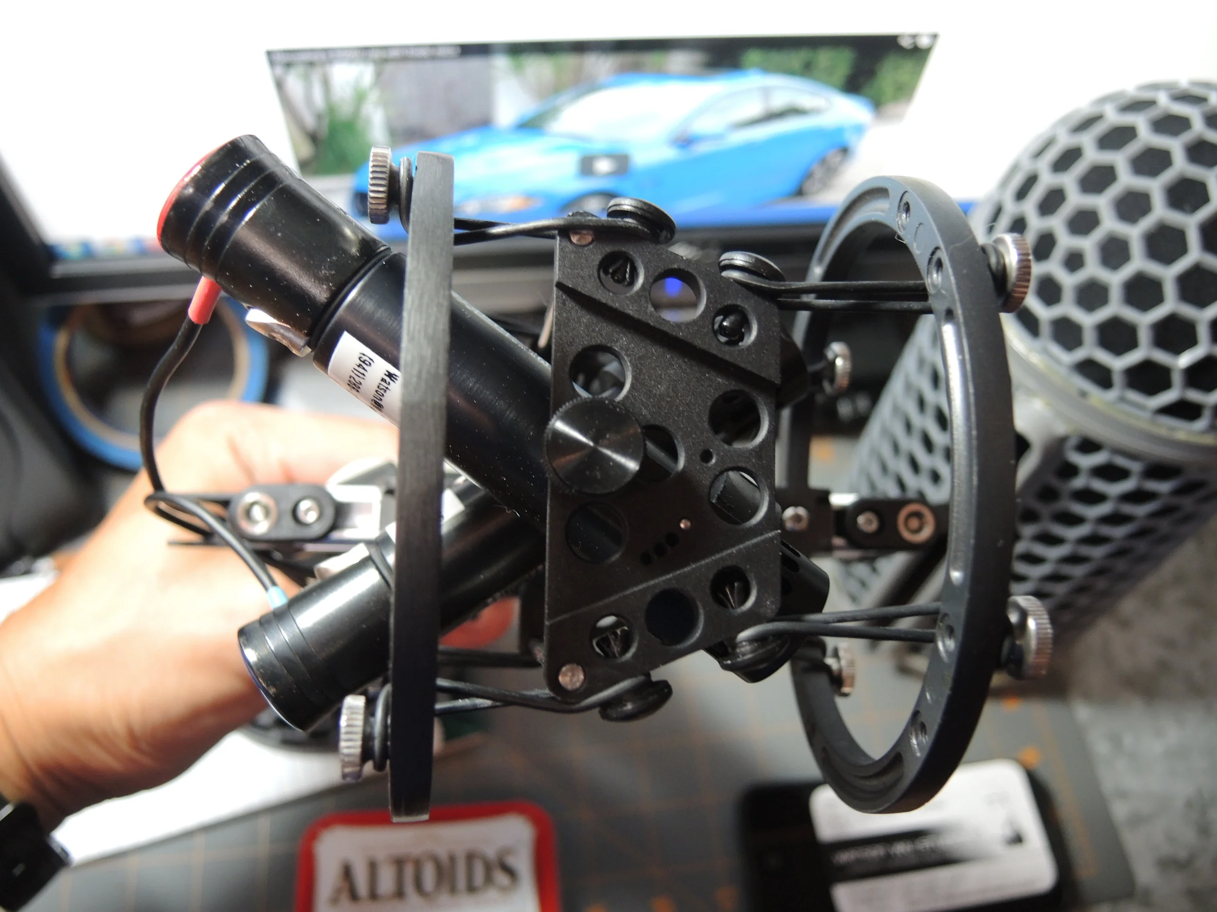 Top View. As you can see, 8 rubber bands are needed to properly suspend the cage. The rubber bands are actually thin rubber gaskets made for cars.