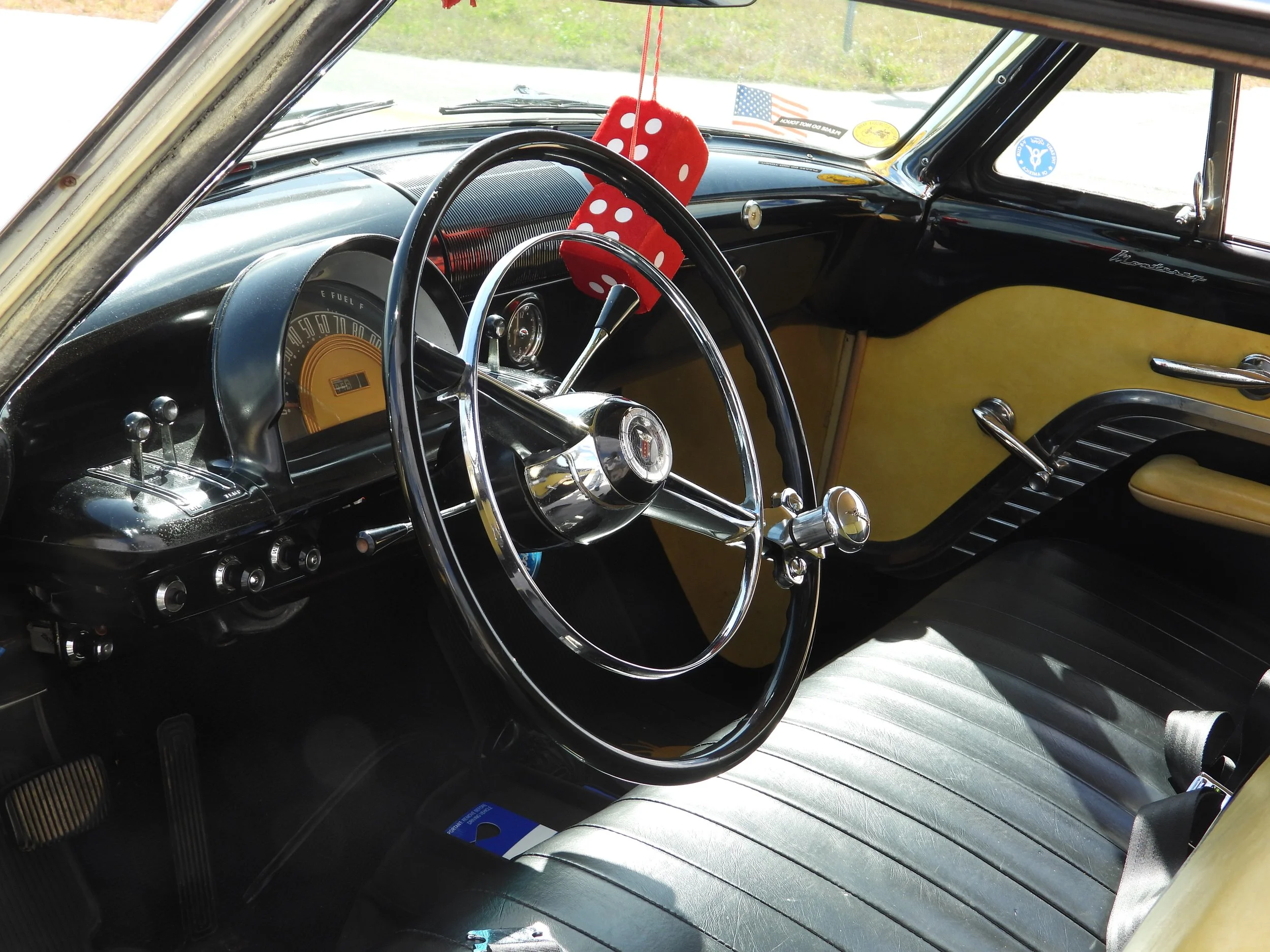 DSCN2761 Steering Wheel.JPG