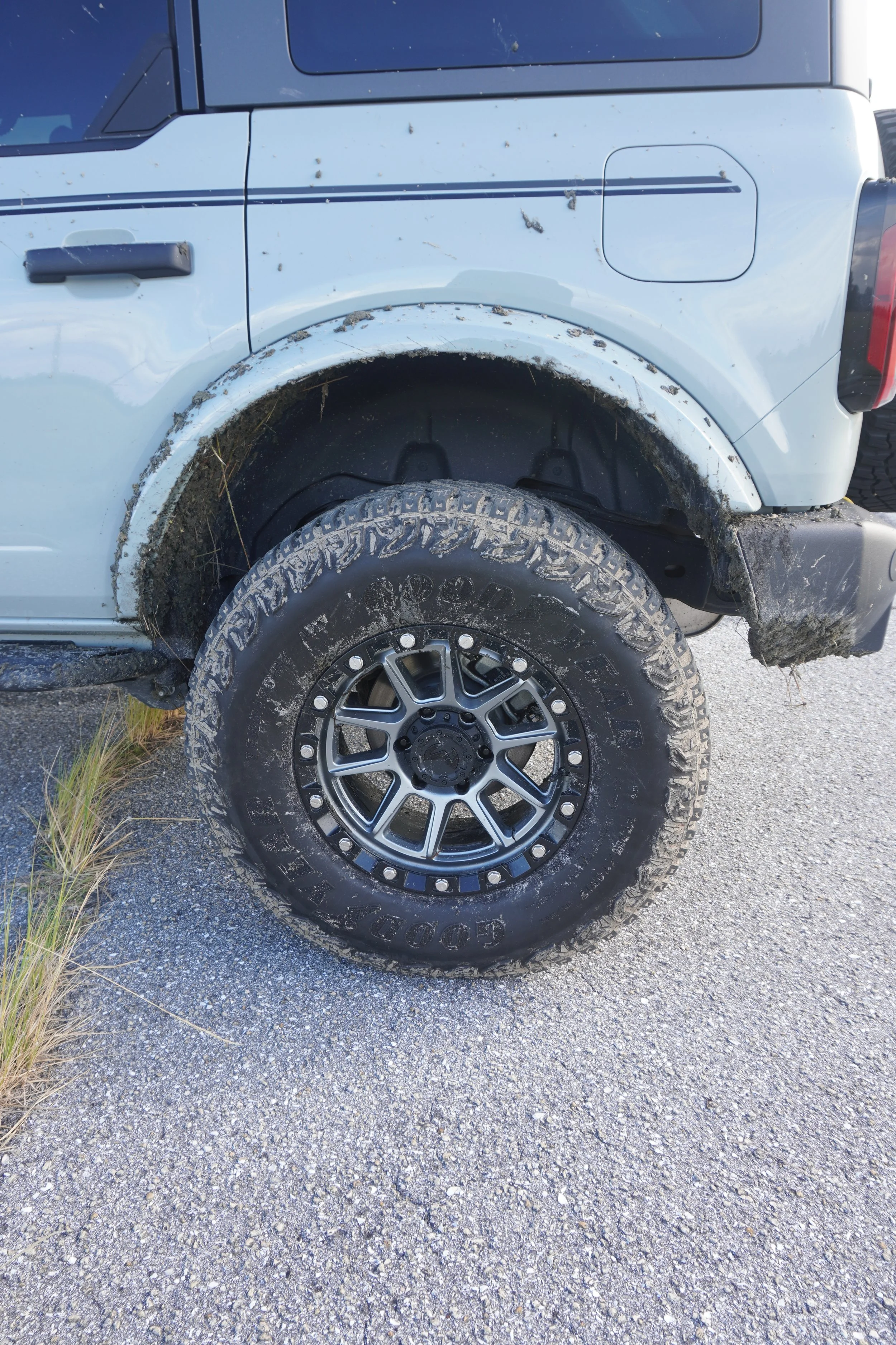 DSC00345 Rear mud tire.JPG