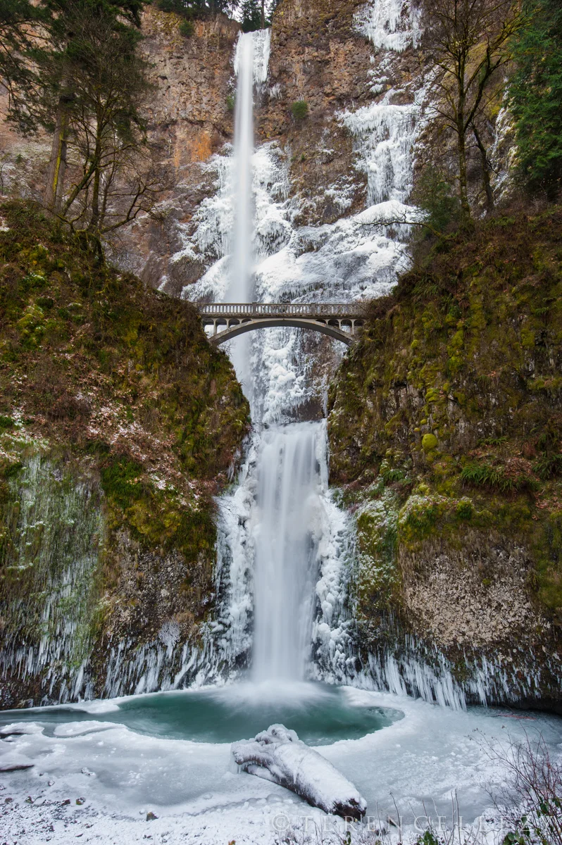 Frozen_Multnomah_Falls_TTT3592.jpg