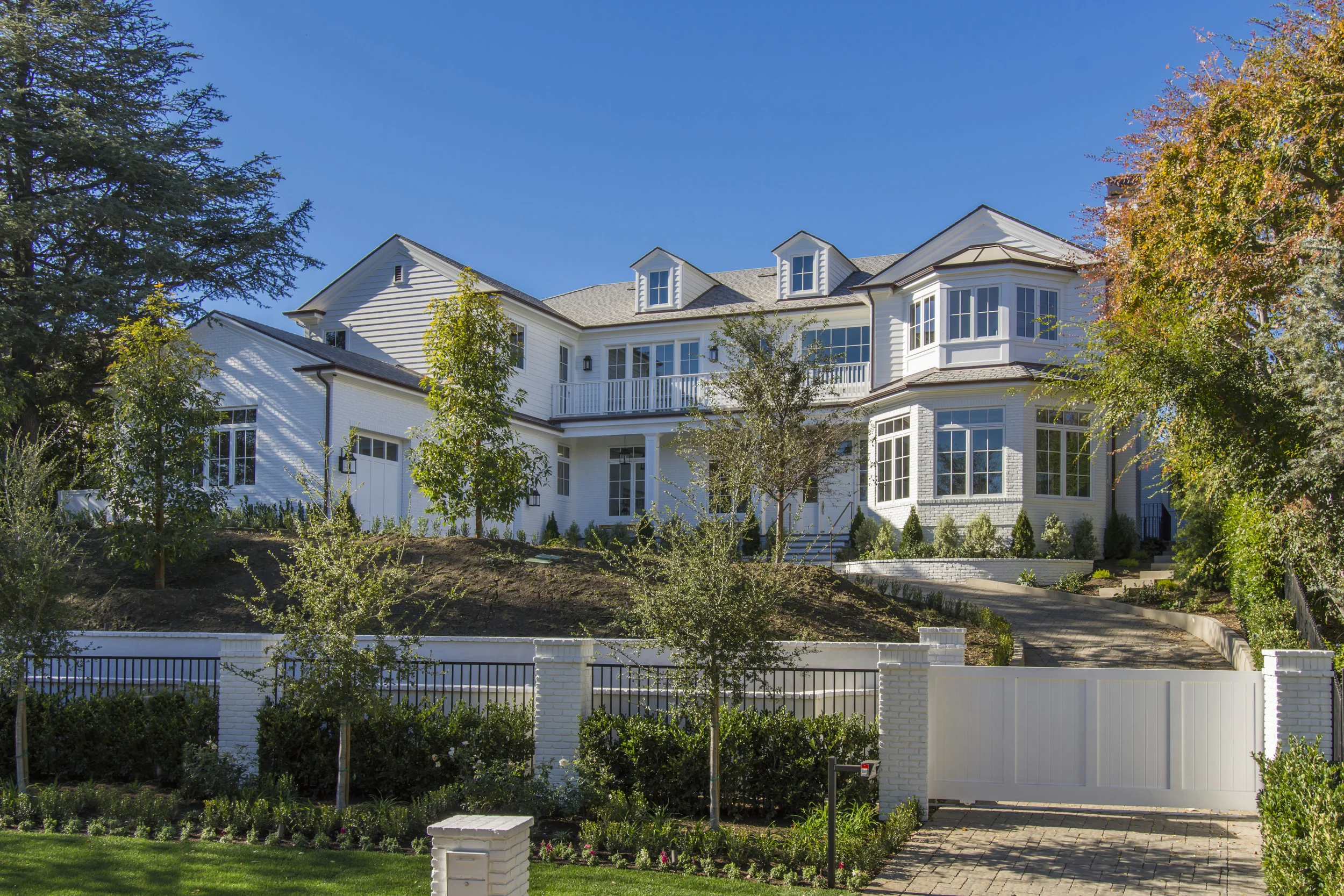 221 S Cliffwood Ave — GARY GLASS ESTATES