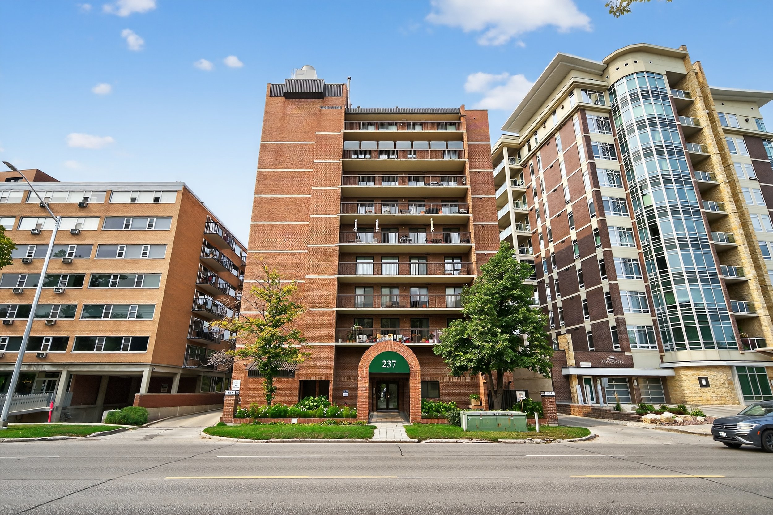 302-237-Wellington-Cr (58).jpg