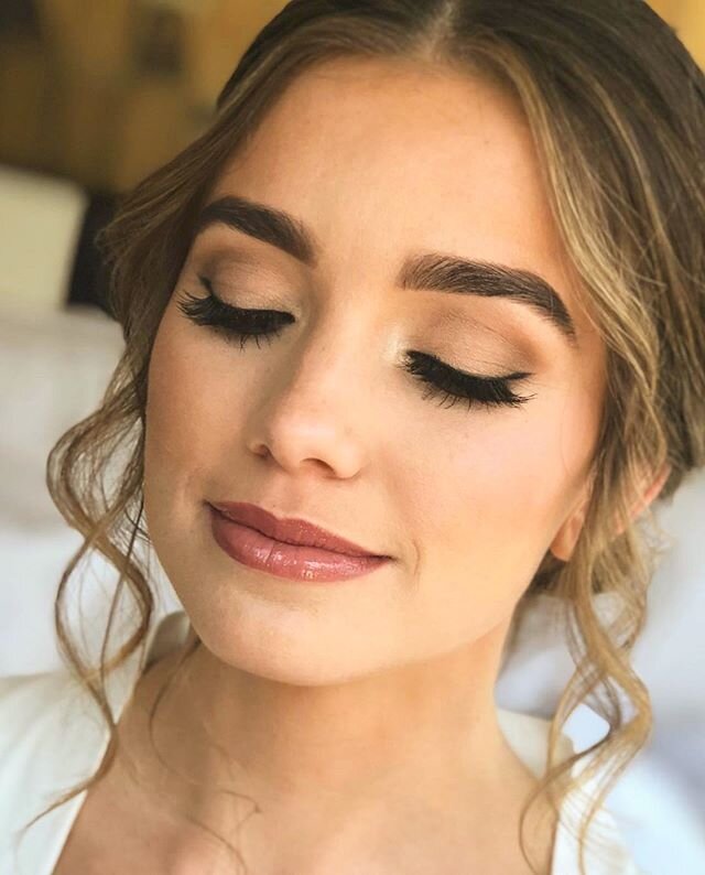 Simply stunning 🥰
.
.
.
.

#chicagohairstylist #chicagobride #chicagobridalhair #chicagowedding #chicagomakeup #atlantabride #atlantahair #georgiabride #georgiahair #southernbride #southernwedding #atlantawedding #chicagobridalbeauty #covid #stayhom