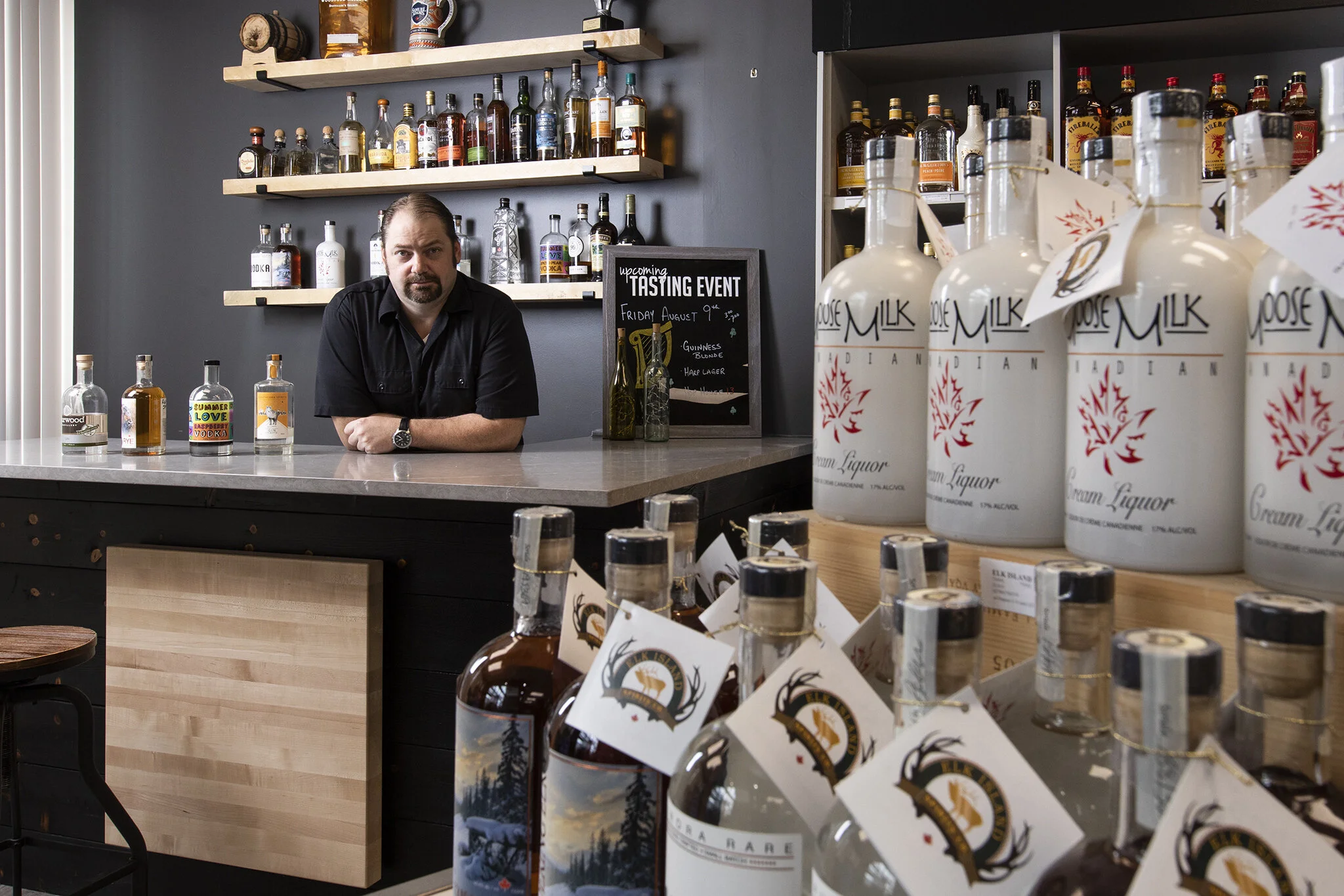 0E3A7976JasonTastingCounter.jpg