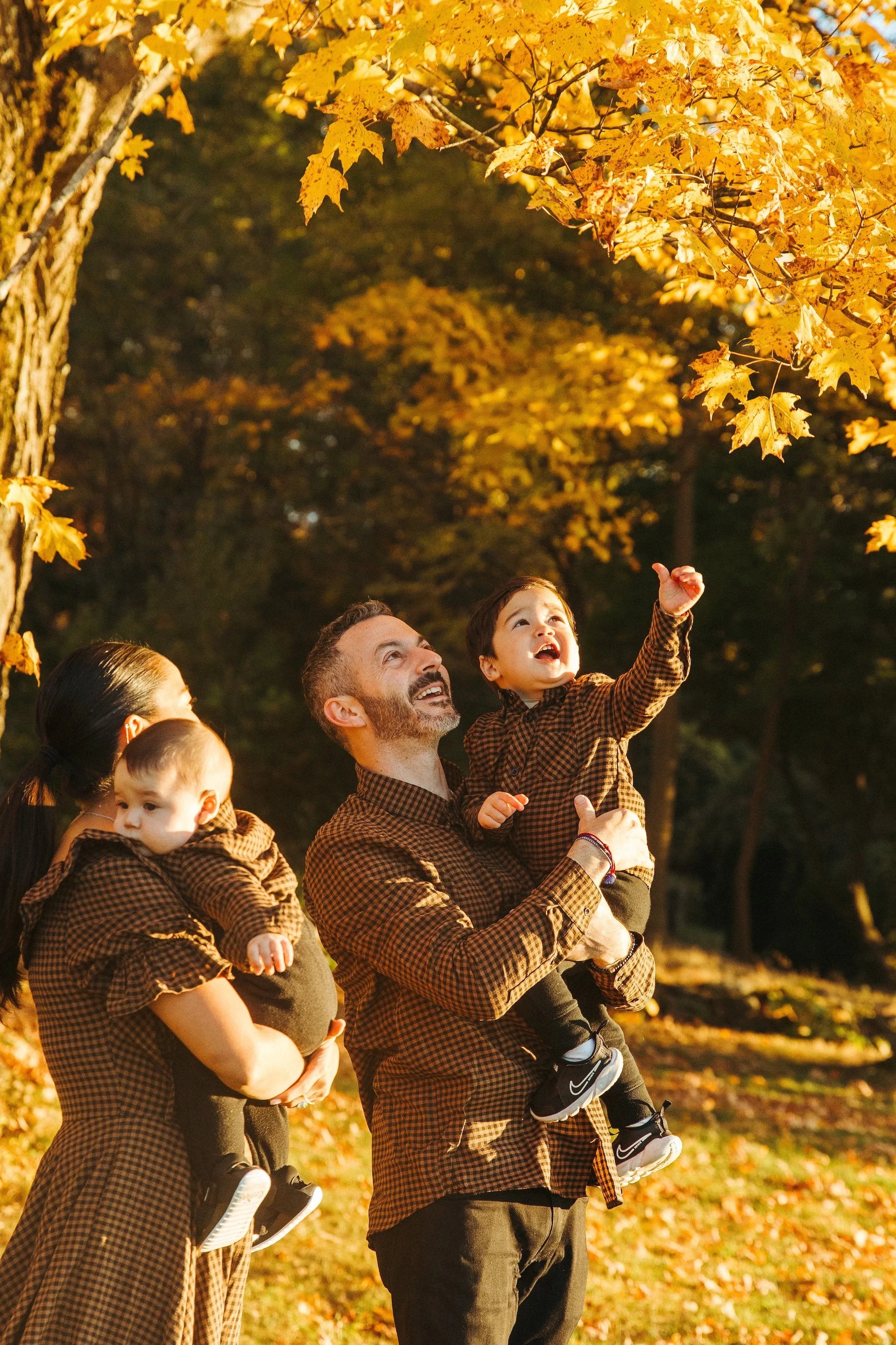 20241017_Donna Jon Arlo Otto Mini Session_018.jpg