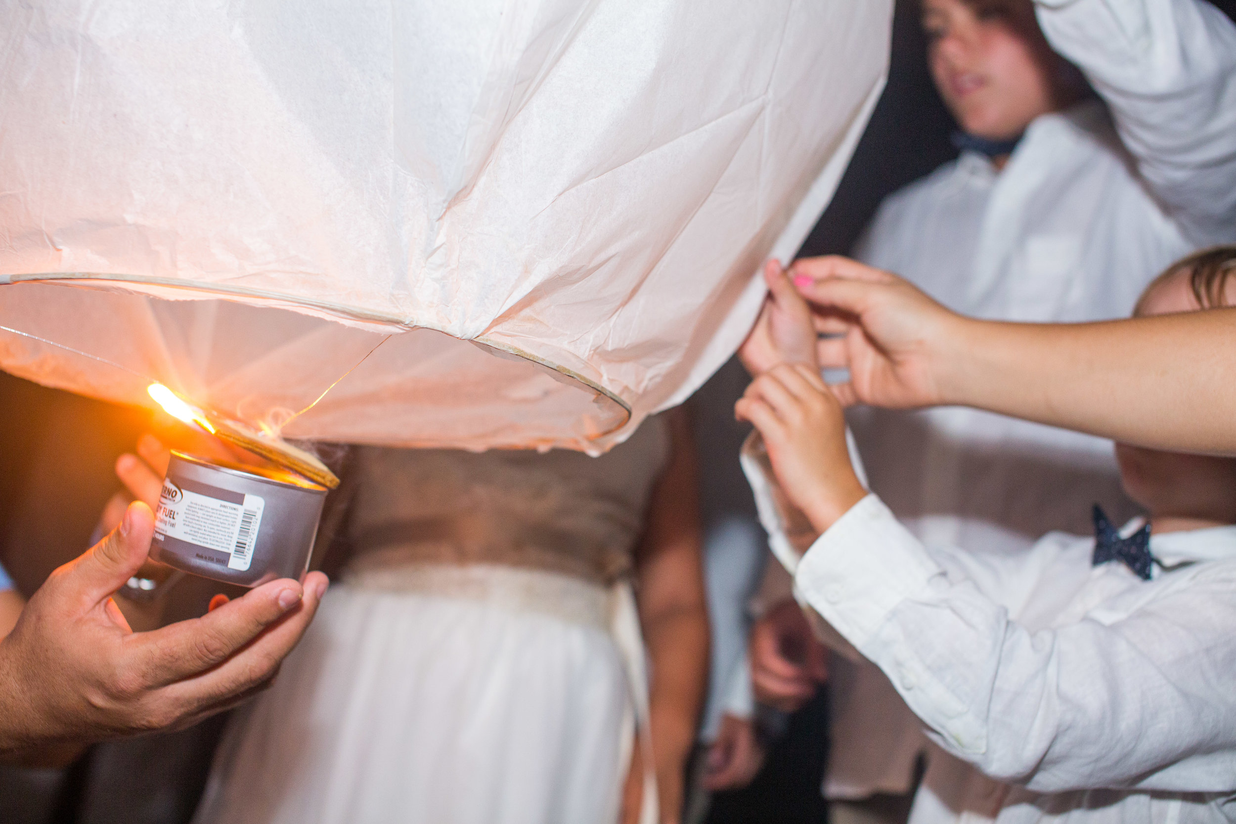 Sky-lantern-for-your-wedding