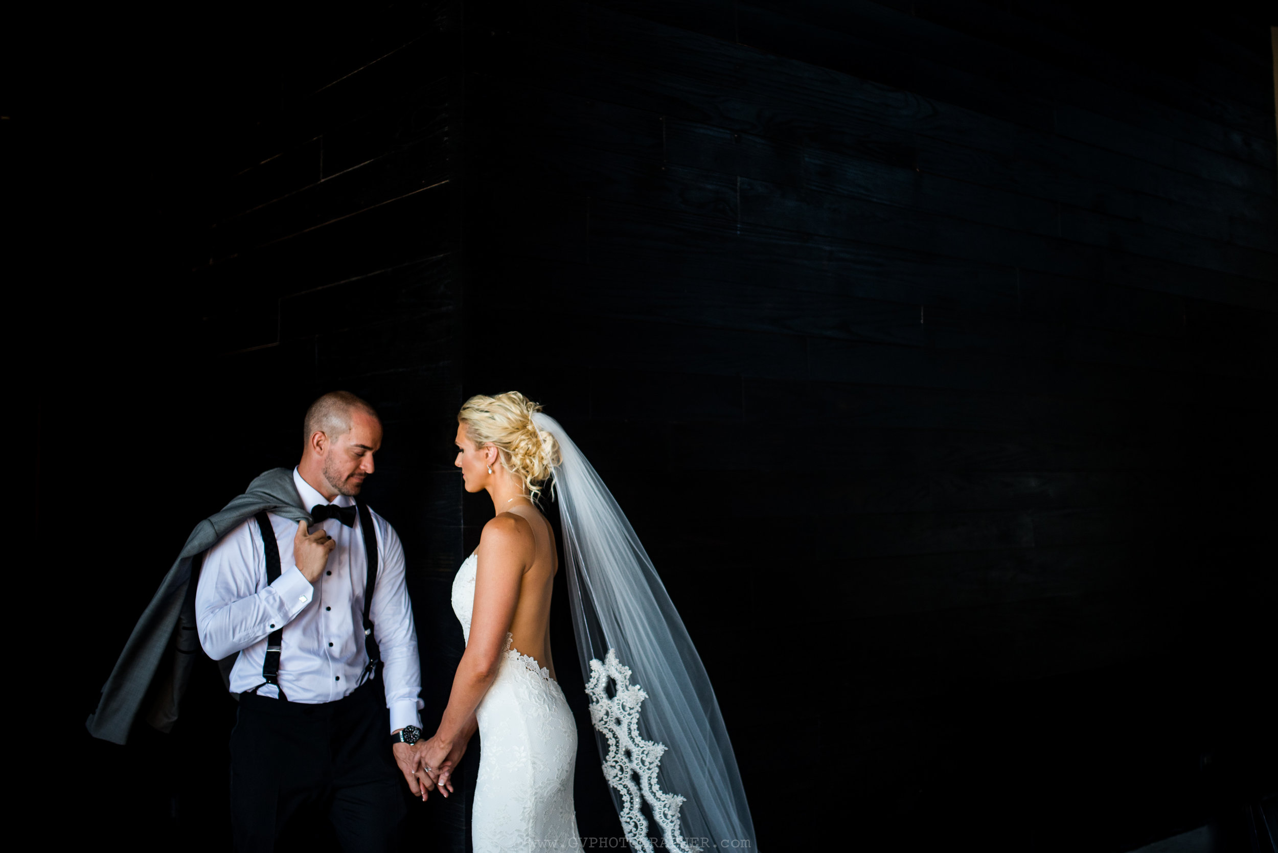 bride-and-groom-casual-beach-wedding