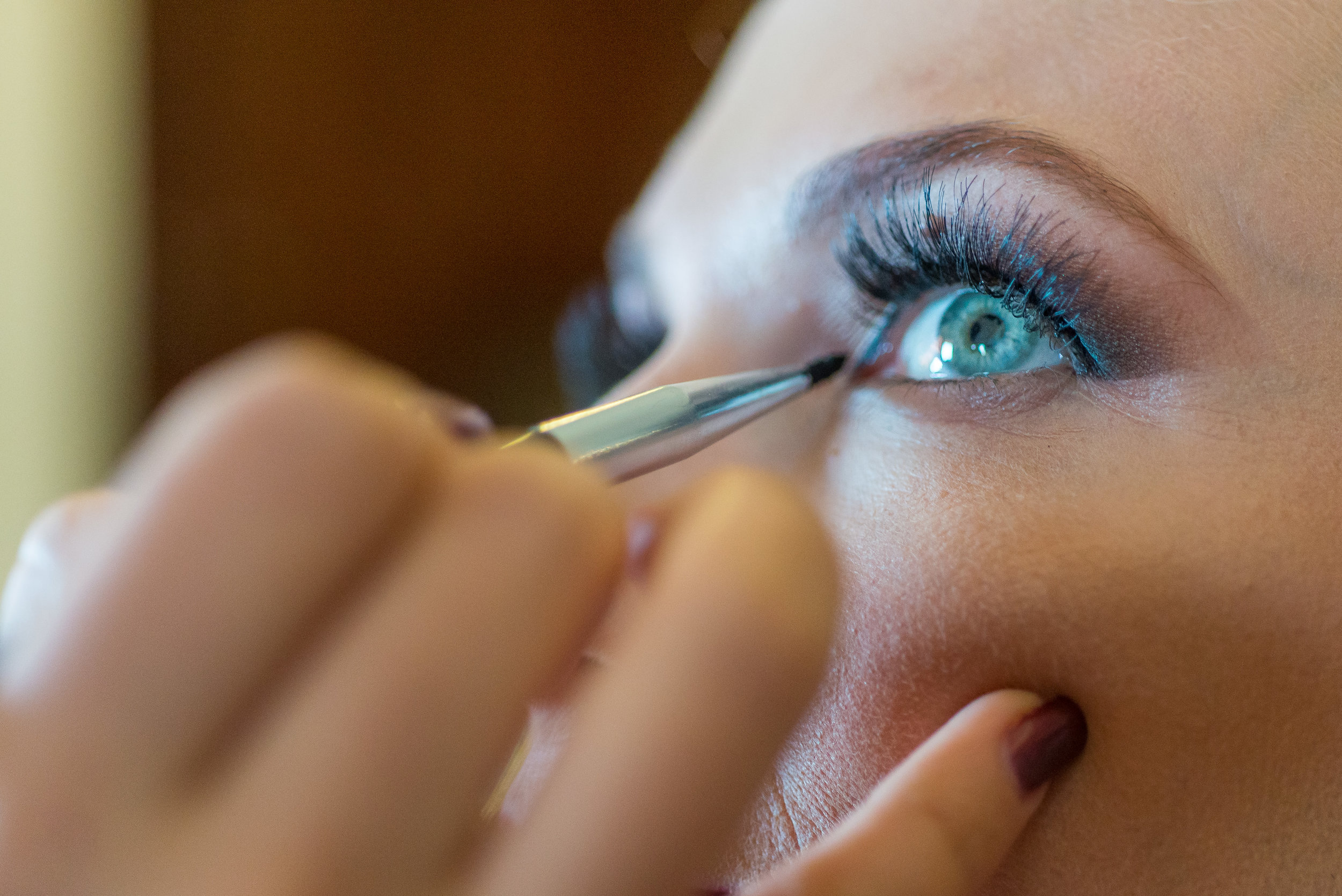 Cabo Make Up Artist doing eye makeup to the bride