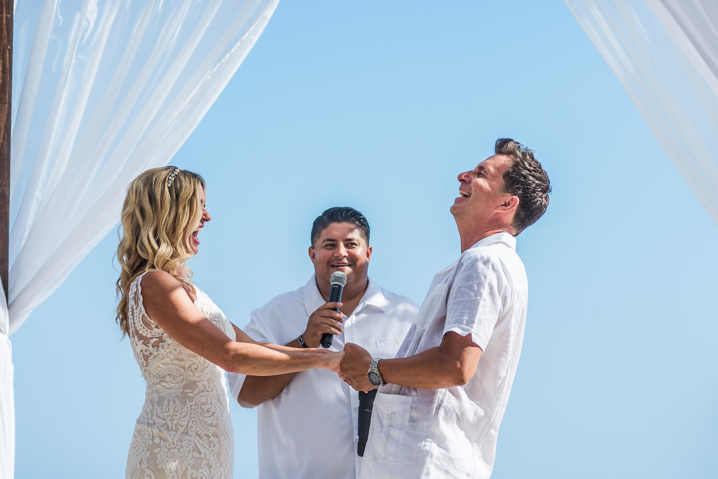 Bride and groom during their ceremony in Cabo