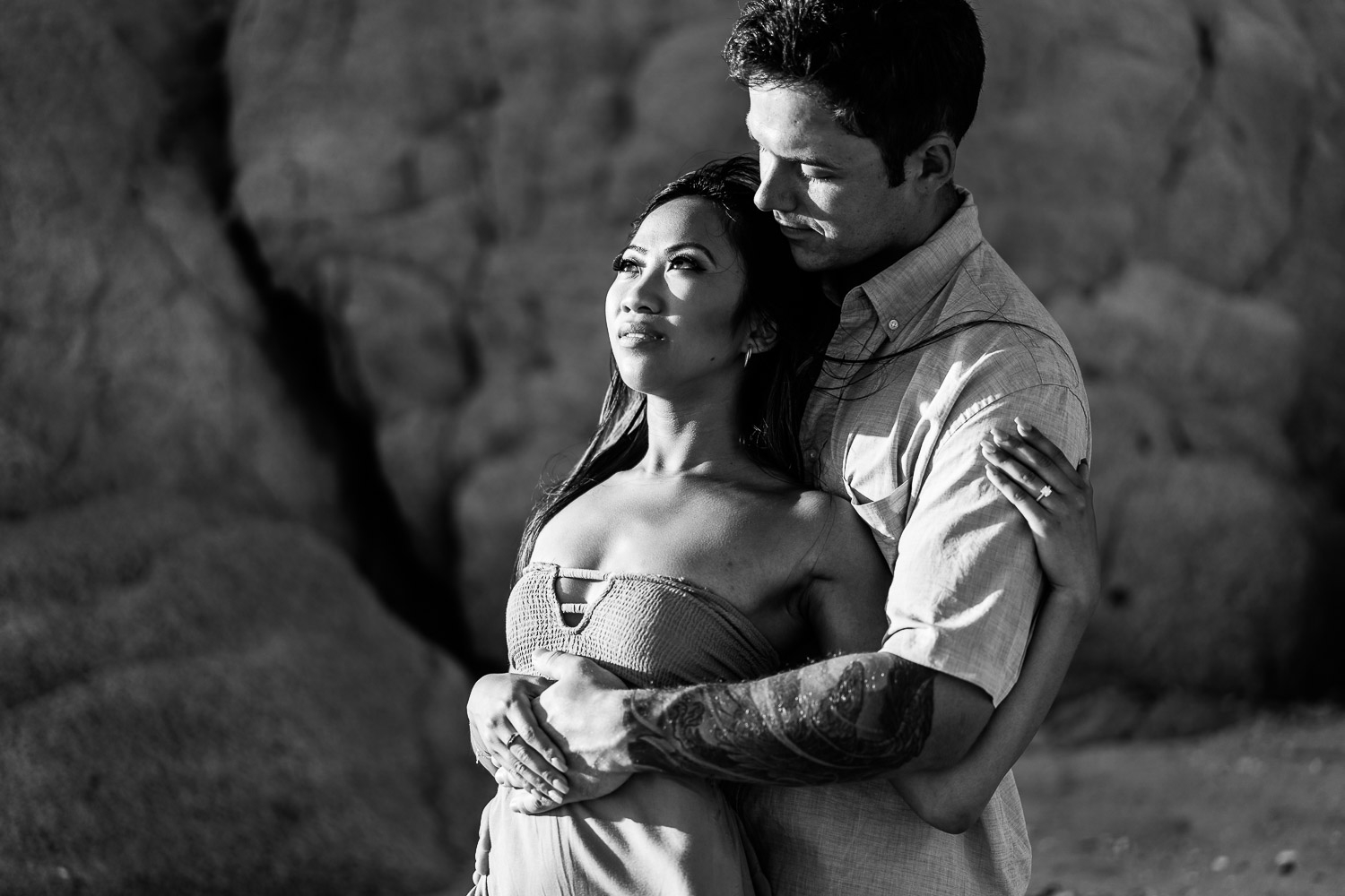  Beautiful young couple enjoy their engagement in Los Cabos, Mexico with profesional photographer Gonzalao Verdeja 