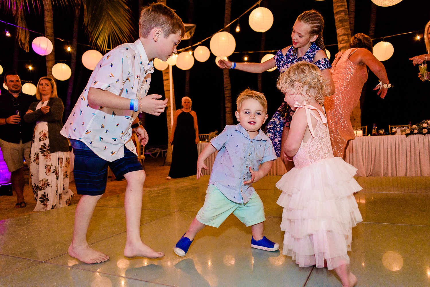 kids dancing on the dancefloor 