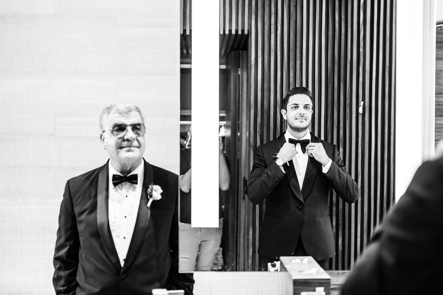 Groom getting ready in front of the mirrow with his father, GVphotographer (Copy)