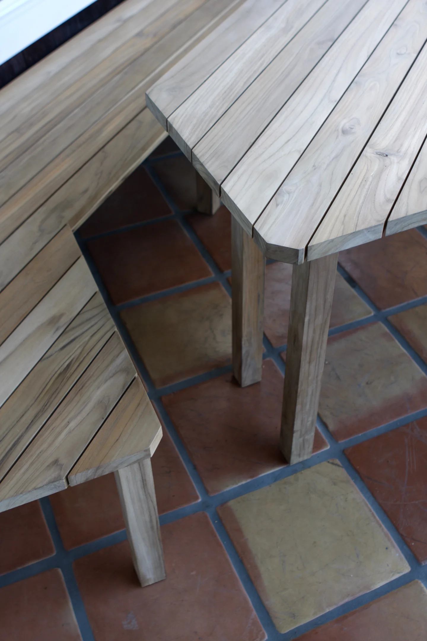 BenchTableCornerDetail_sm.jpg