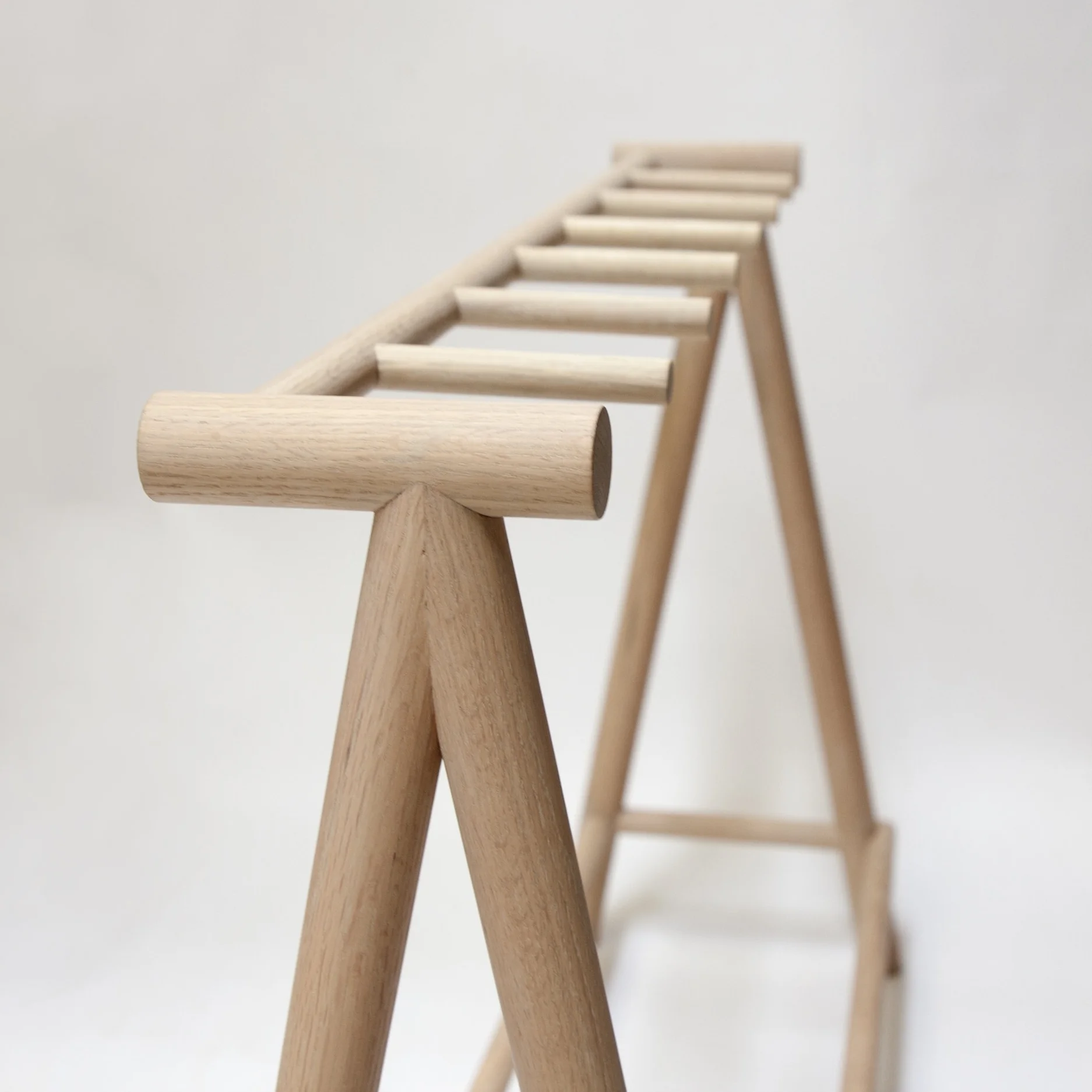 GuitarStand_EndDetailClose.jpg