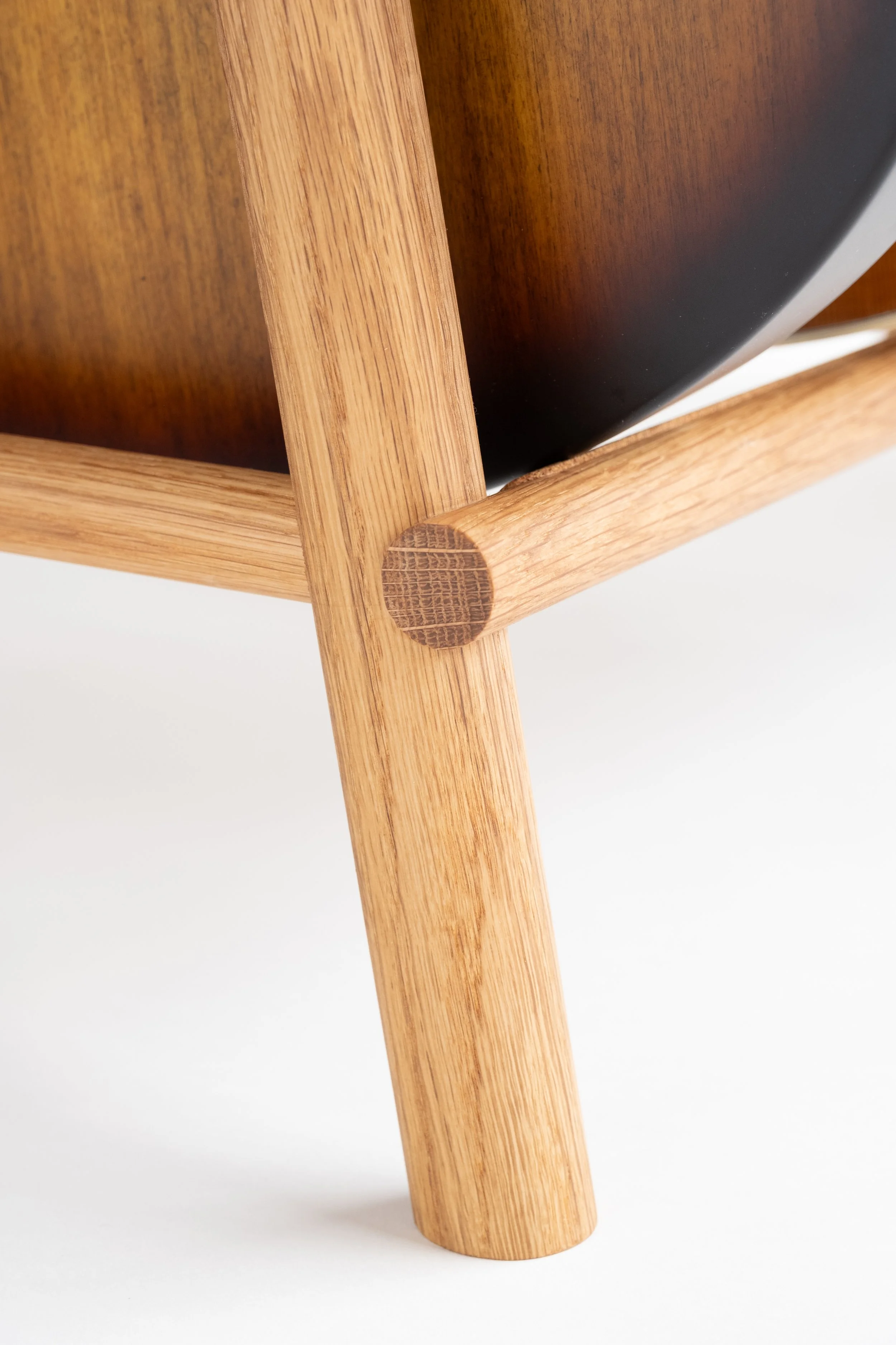 YVONNE_MOUSER_GUITAR_STAND_20.jpg