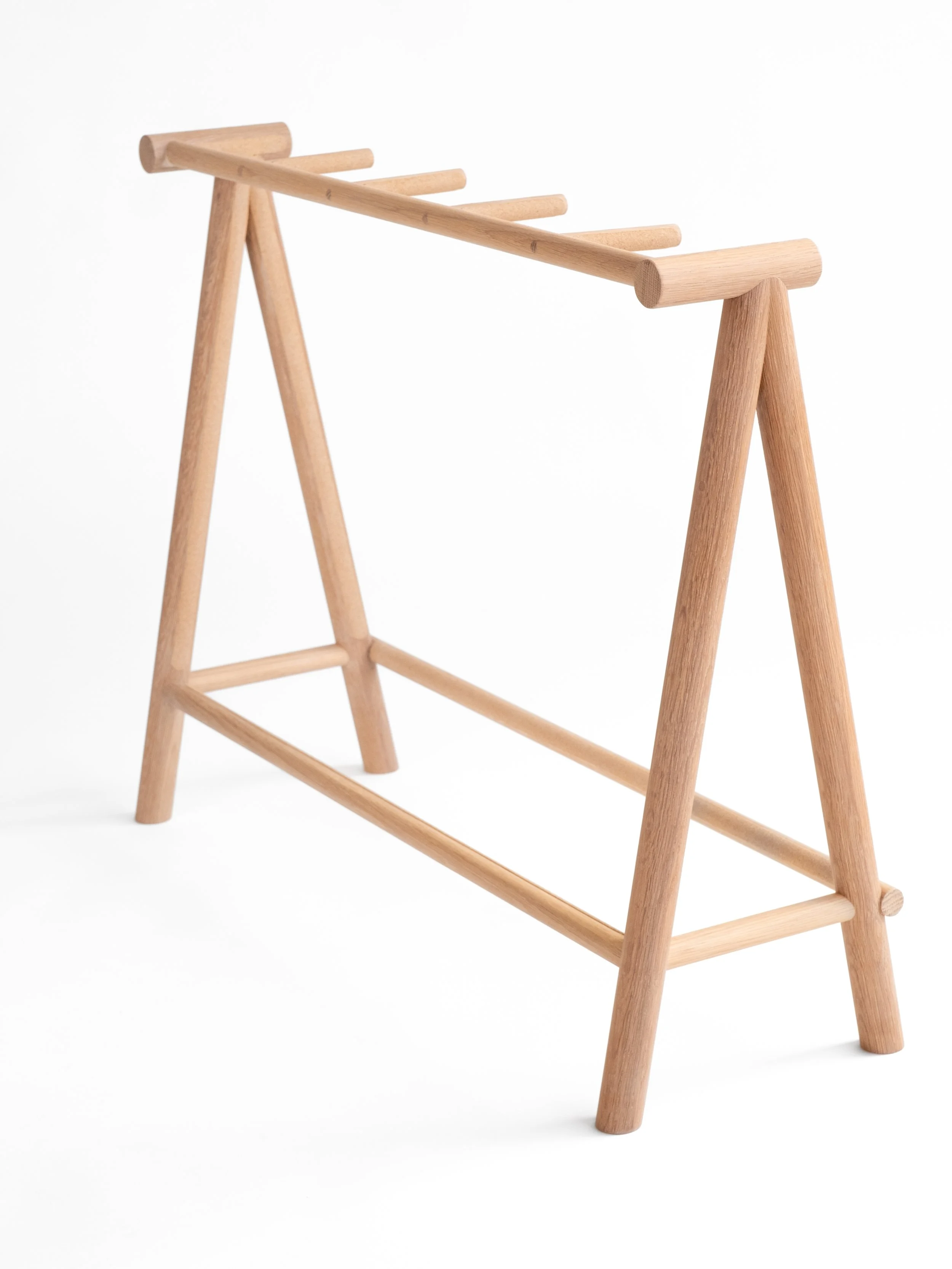 YVONNE_MOUSER_GUITAR_STAND_3.jpg