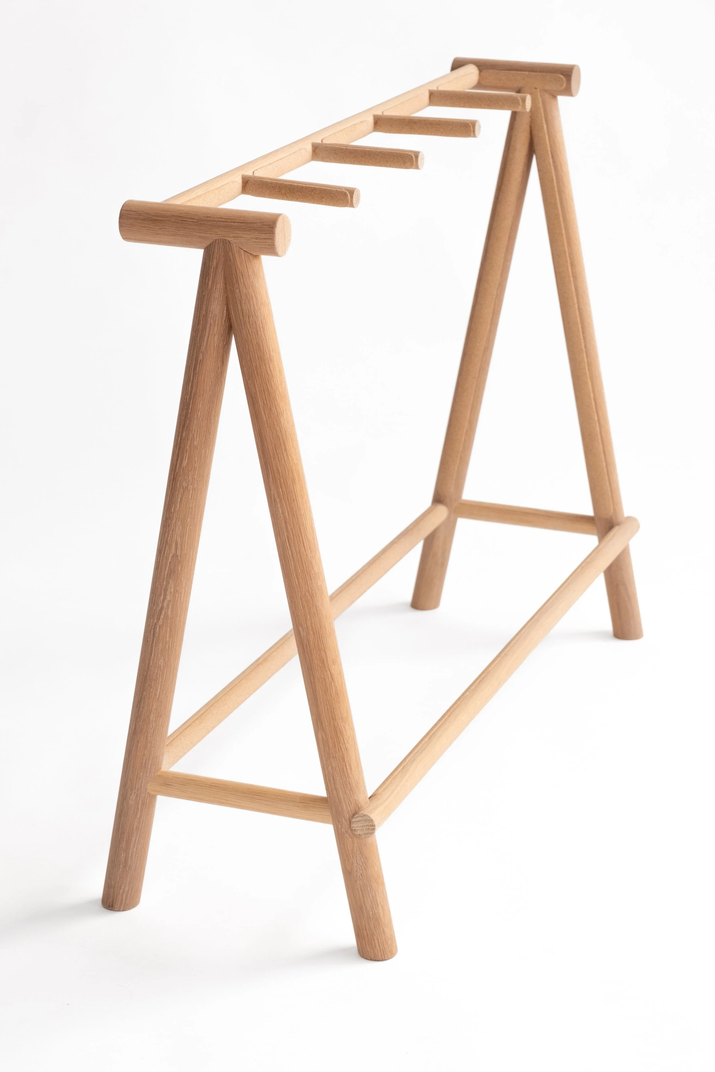YVONNE_MOUSER_GUITAR_STAND_1.jpg