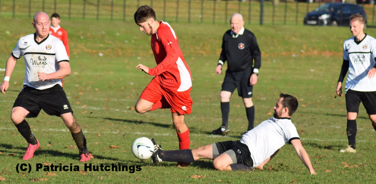 Action shot from Woolwich Spartans v Danson Albion caught by passing photographer Patricia Hutchings. @patsyhutchings2