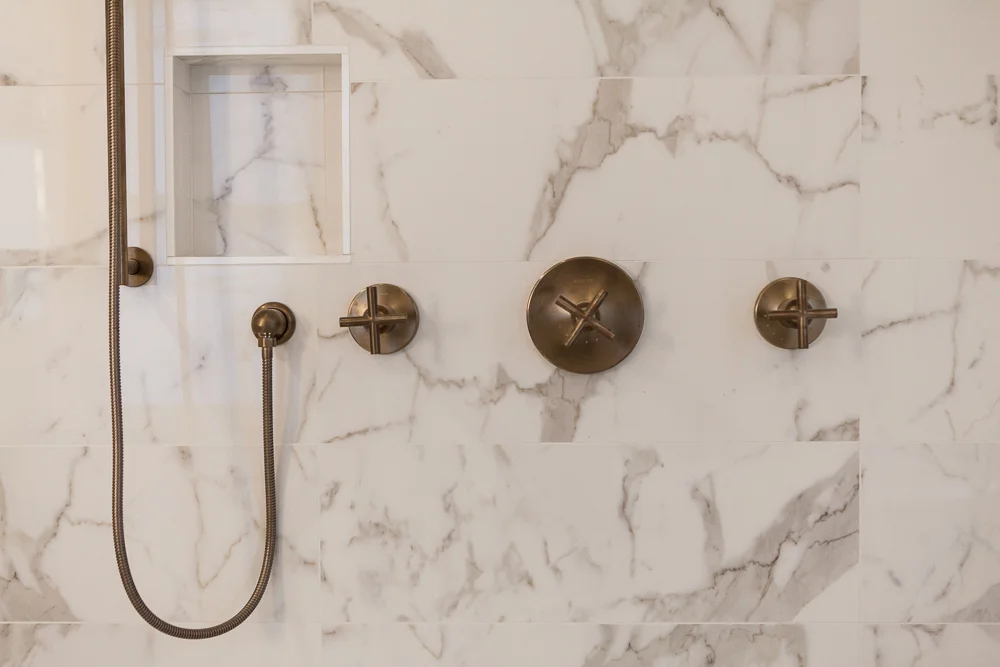 MasterBath2-GrayscaleDesign.jpg