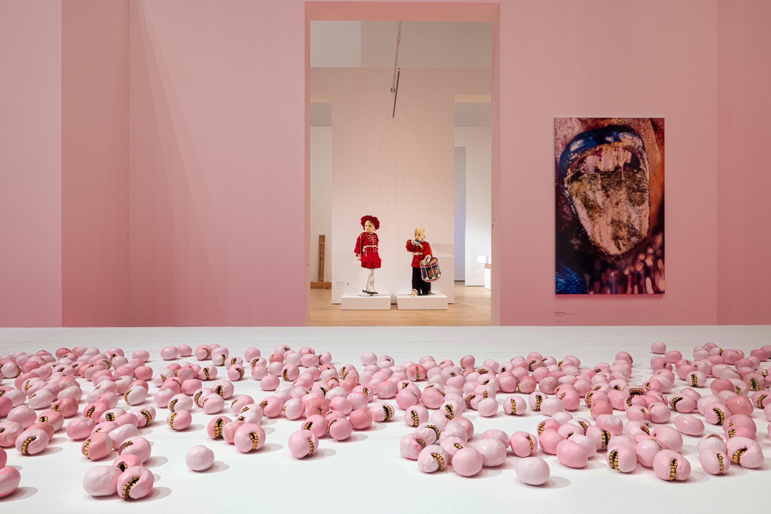  Rona Pondick,  Little Bathers,  1990-91, Pigmented and painted resin, Unique, Overall Dimensions 3 x 63 x 202 in, 500 elements, 2 1/2 x 4 3/4 x 4 in (6.35 x 12.06 x 10.16 cm) 