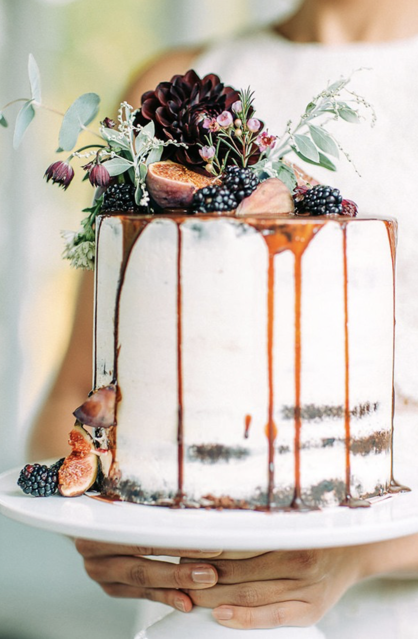 22 visually superb drip wedding cakes | You and Your Wedding