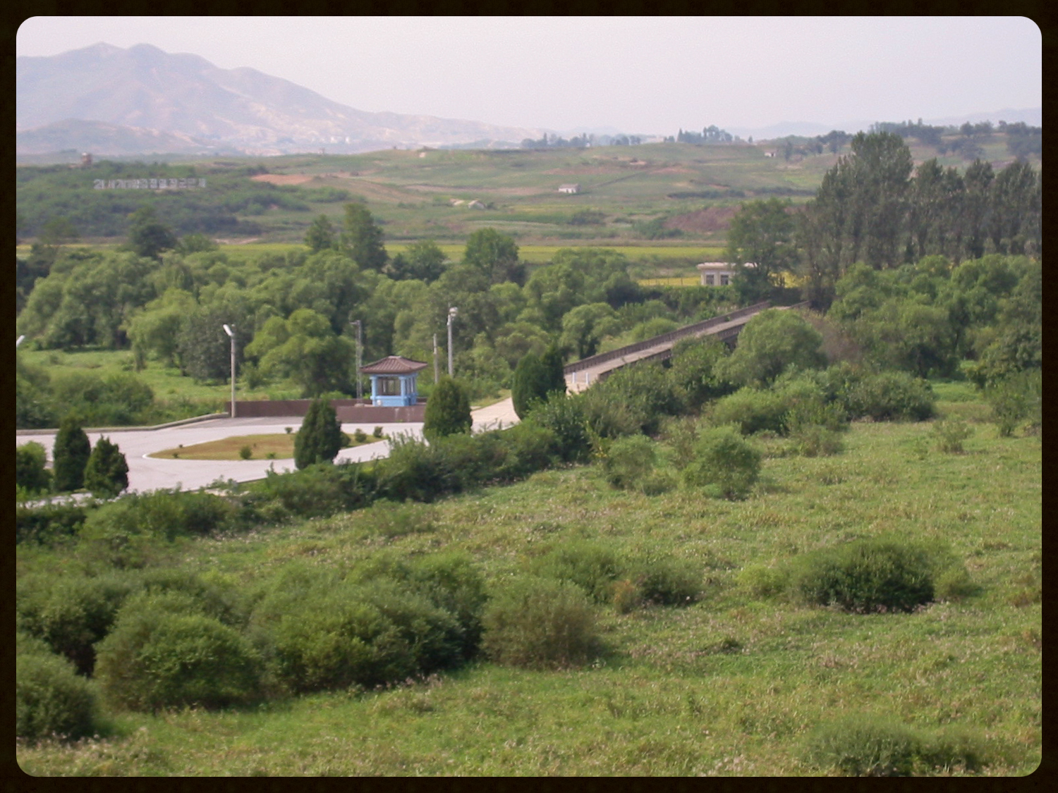 "Bridge of No Return" in Panmunjeom (border between South Korea and North Korea). Photographer: User:Filzstift (Wikimedia Commons)