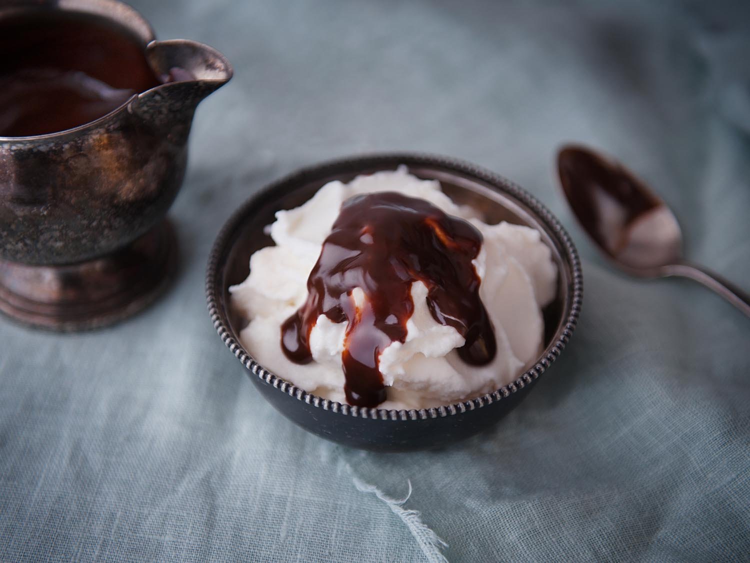 Stockfood_188671-04551_Sundae_Treat_Artisan_Chocolate_Sauce_Collection_02.jpg