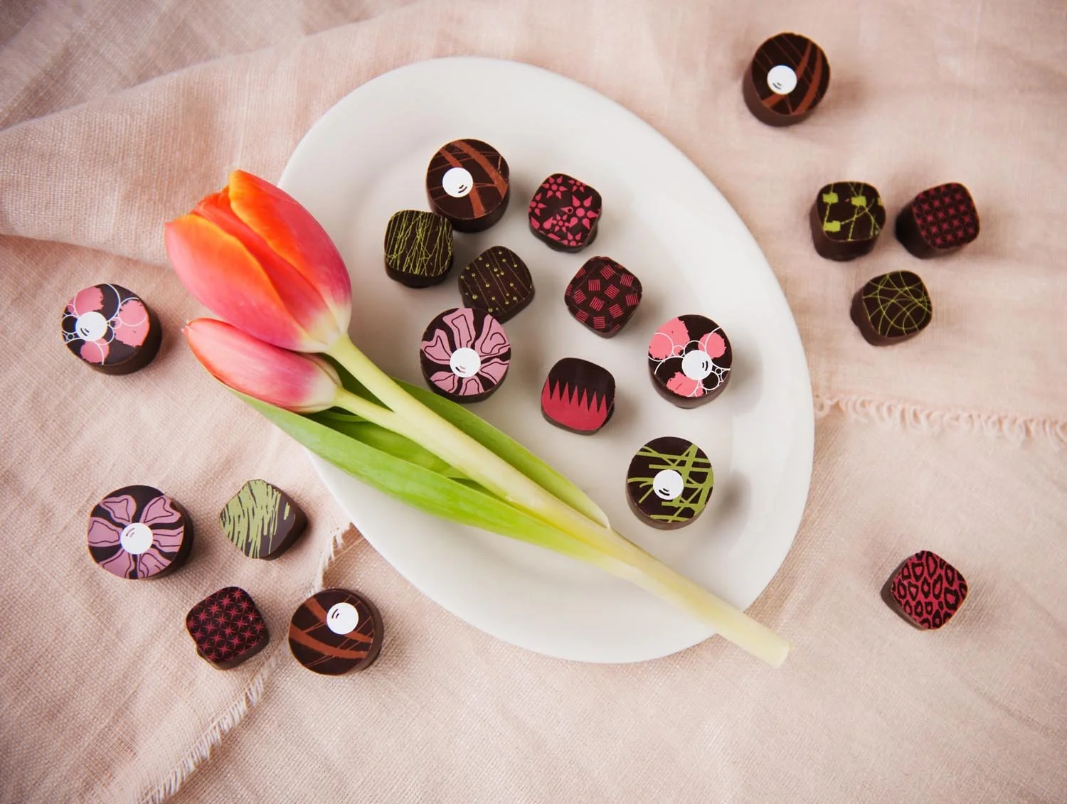 Stockfood_334001-04249_Chocolates_for_the_Adventurous_by_Richart_02.jpg