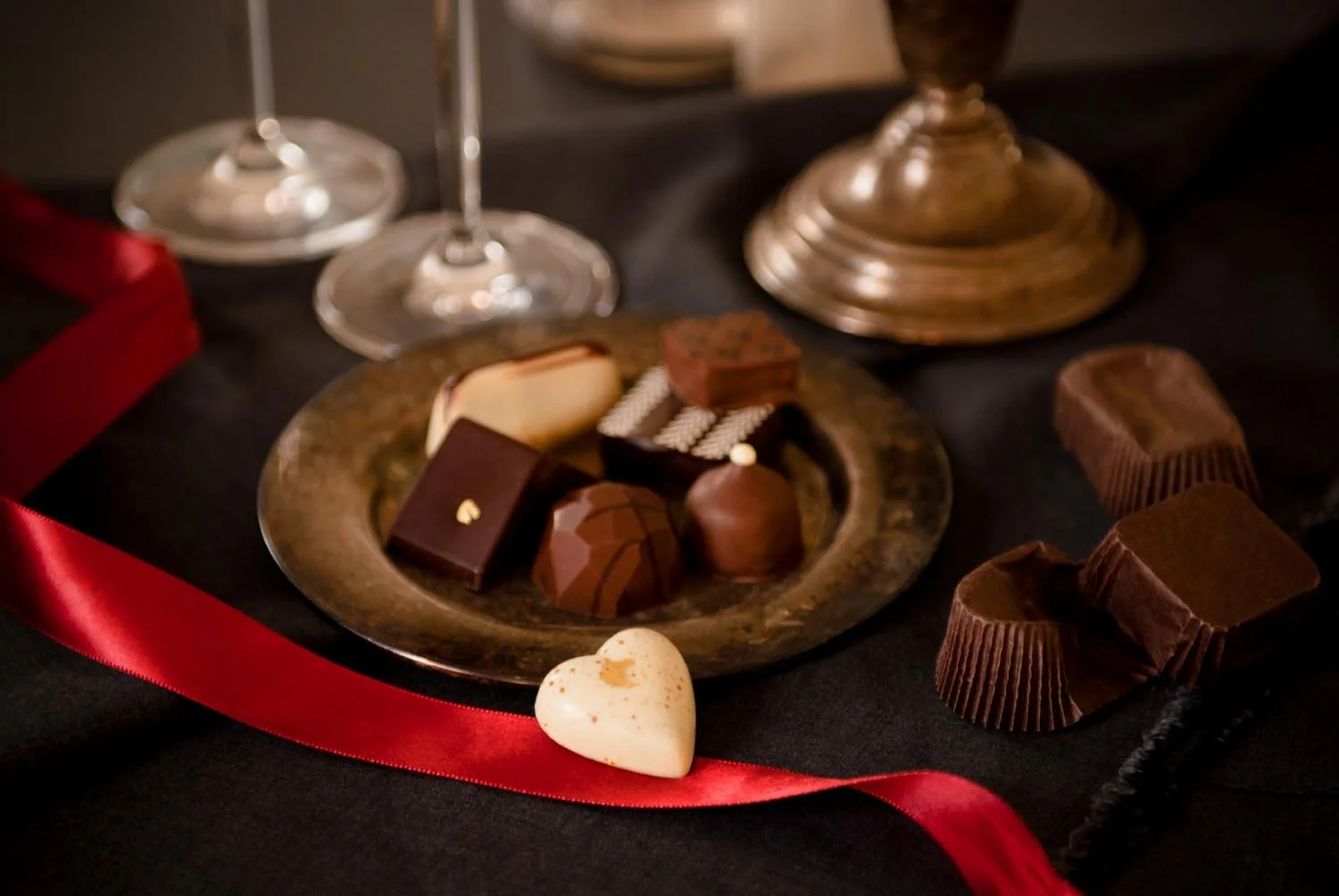 000907-03456_Petite_Valentine's_Day_Box_by_Recchiuti_Confections_2.jpg