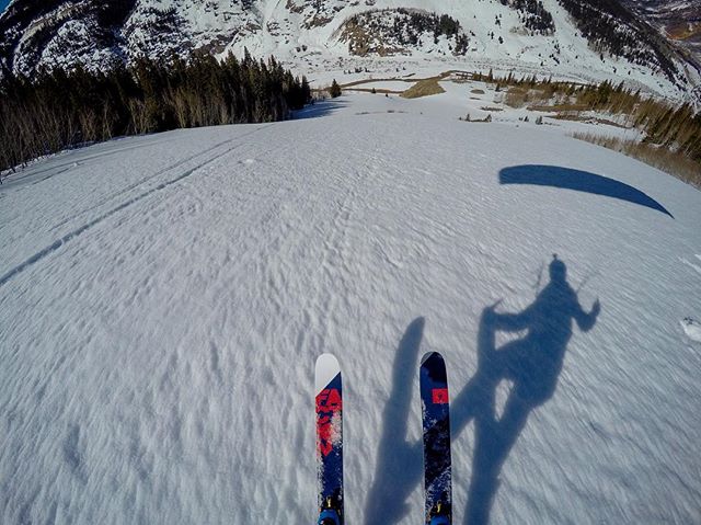 Getting in a quickie before doing taxes 😑. Shadow dancing! Big thanks to @j_rockit for the shuttle up! #fly #flying #ski #skiing #swing #hybrid #photo #shadow #gopro #silverton #co #colorado #mountains #factionskis @factionskis #taxseason