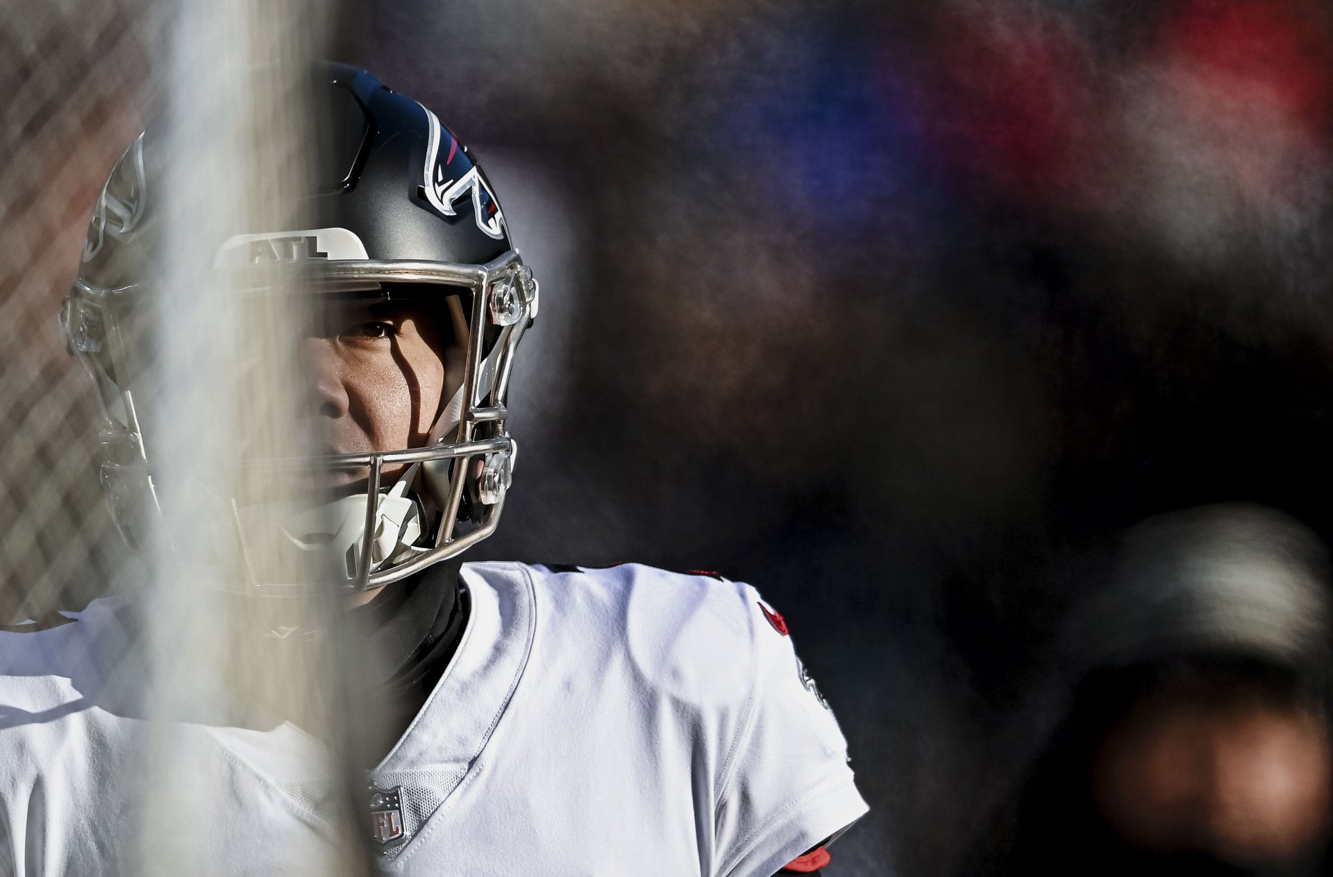  Atlanta Falcons kicker Younghoe Koo #7 warms up on the sideline during the second quarter against the Baltimore Ravens at M&T Bank Stadium in Baltimore, Maryland on Saturday, December 24, 2022. (Photo by Shanna Lockwood/Atlanta Falcons) 