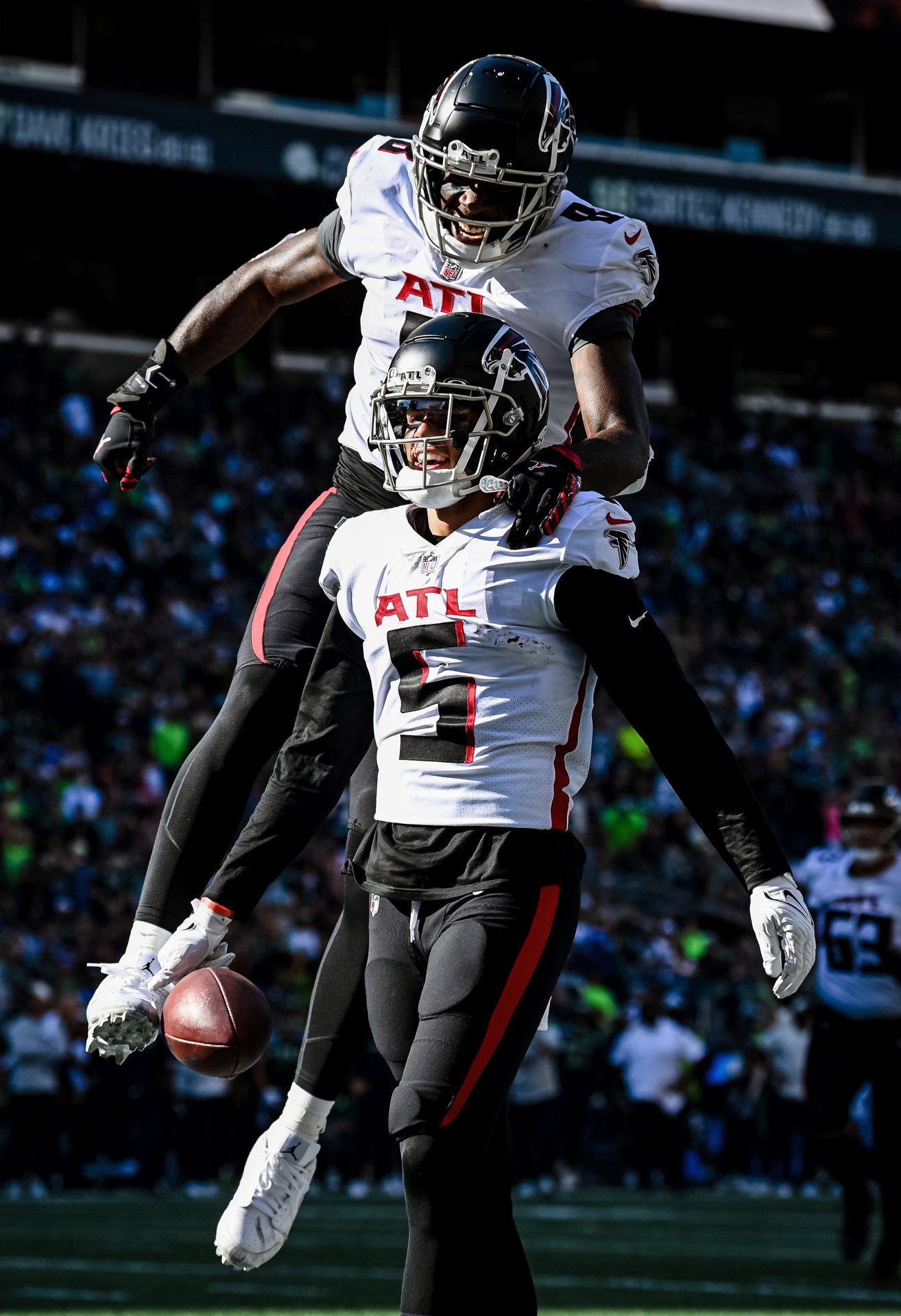  Atlanta Falcons wide receiver Drake London #5 celebrates after a touchdown during the second half against the Seattle Seahawks at Lumen Field in Seattle, Washington on Sunday, September 25, 2022. (Photo by Shanna Lockwood/Atlanta Falcons) 